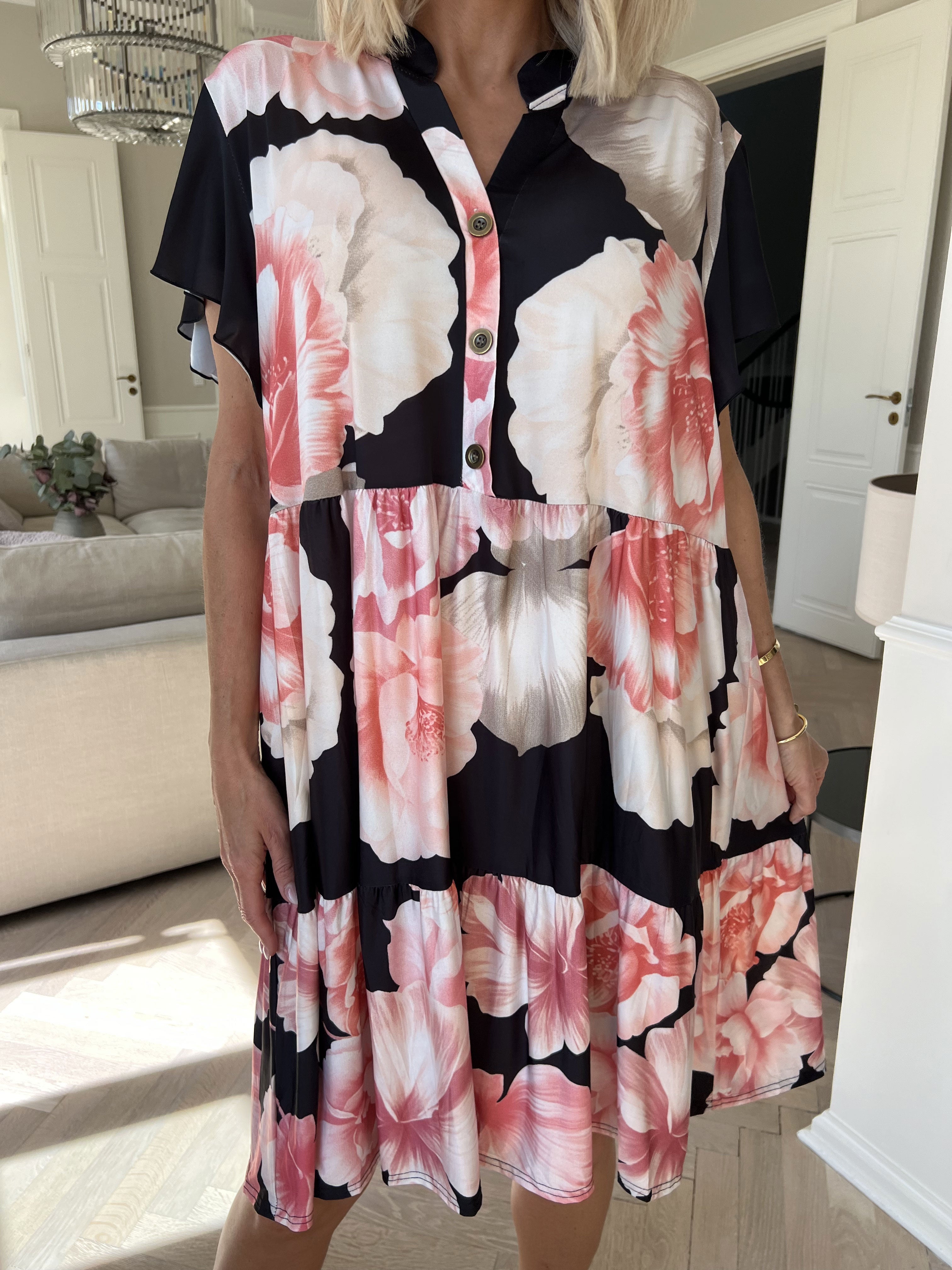 Milano Peony Midi S/S - Blomstret kjole med lag på lag look