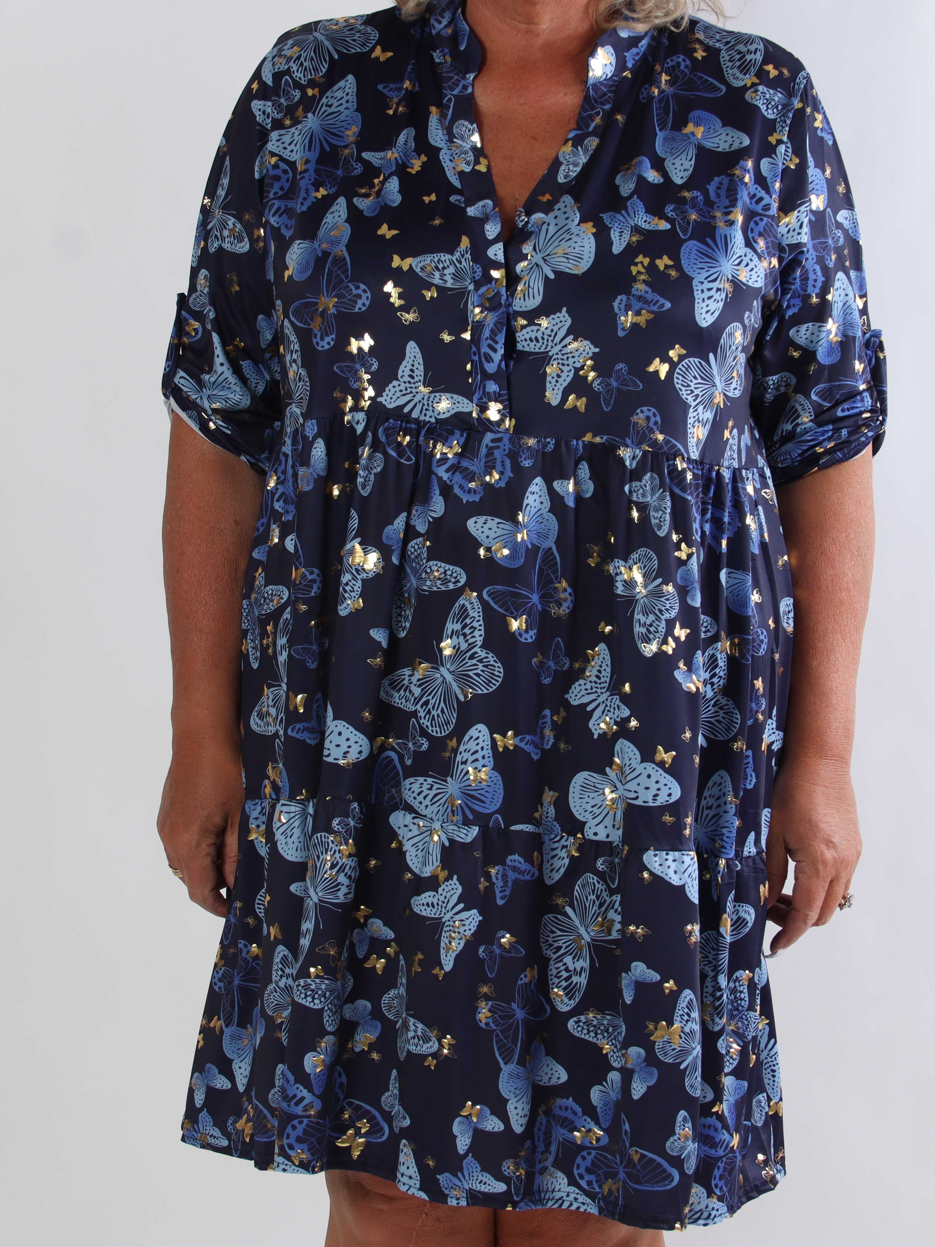 Milano Butterfly Midi - Elastisk plus size kjole med sødt sommerfugleprint og A-facon