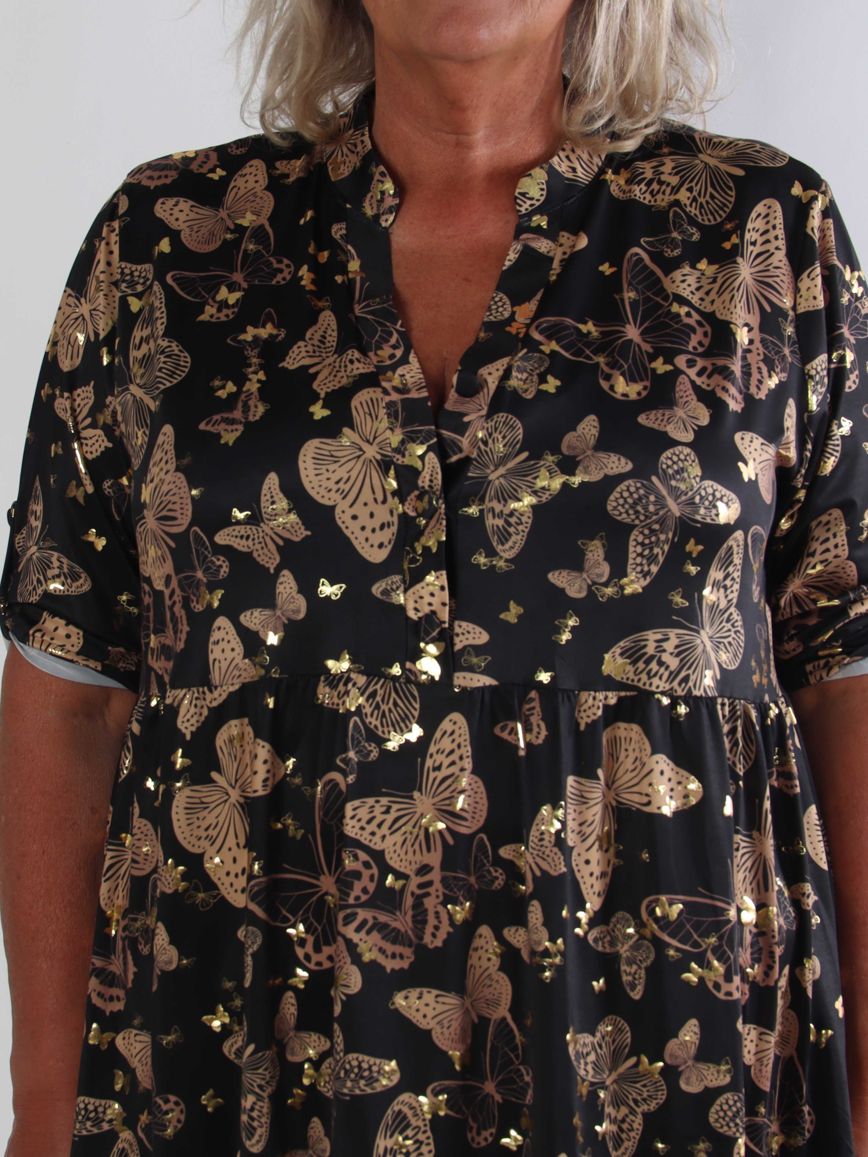 Milano Butterfly Midi - Elastisk plus size kjole med sødt sommerfugleprint og A-facon
