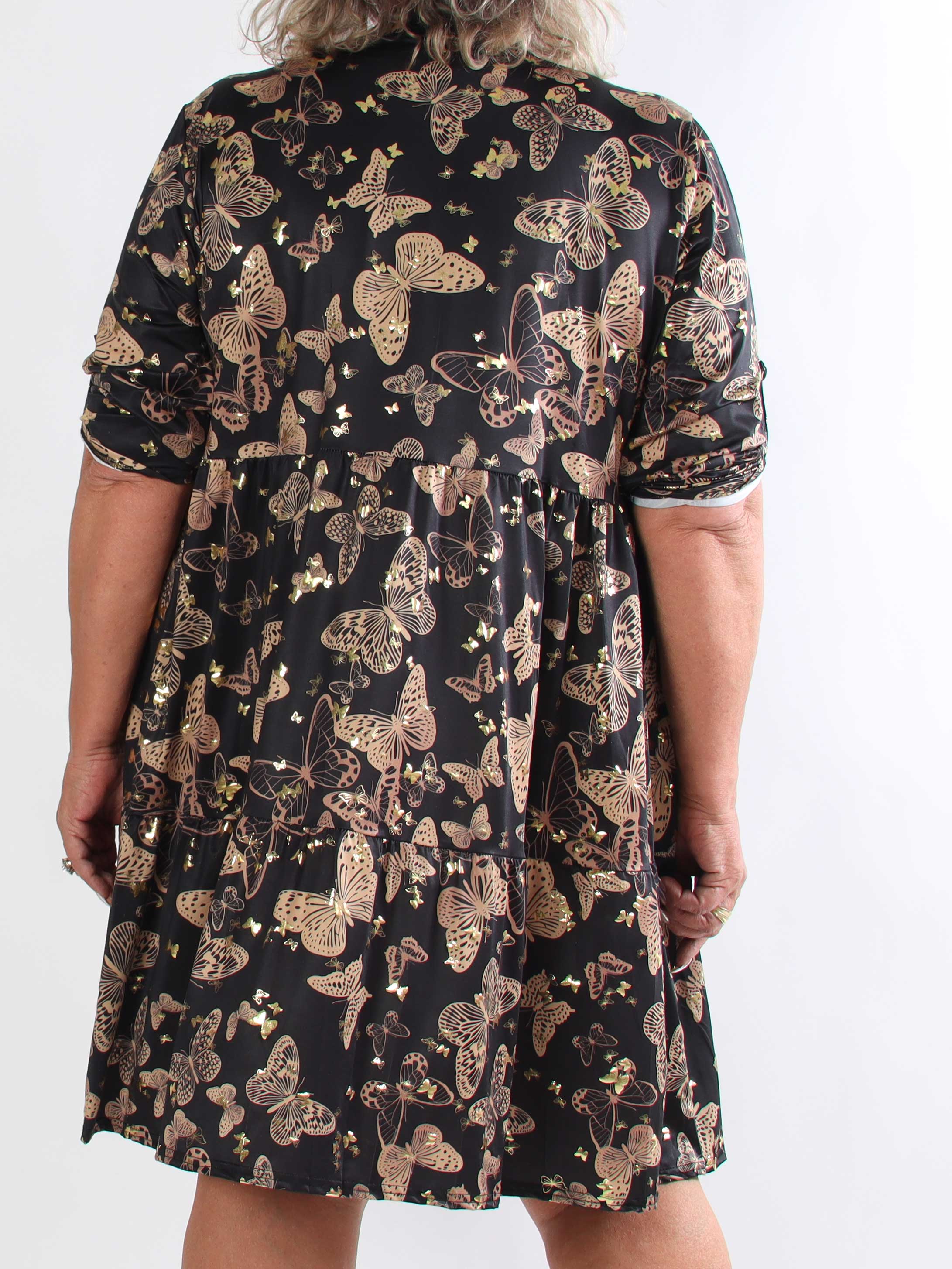 Milano Butterfly Midi - Elastisk plus size kjole med sødt sommerfugleprint og A-facon
