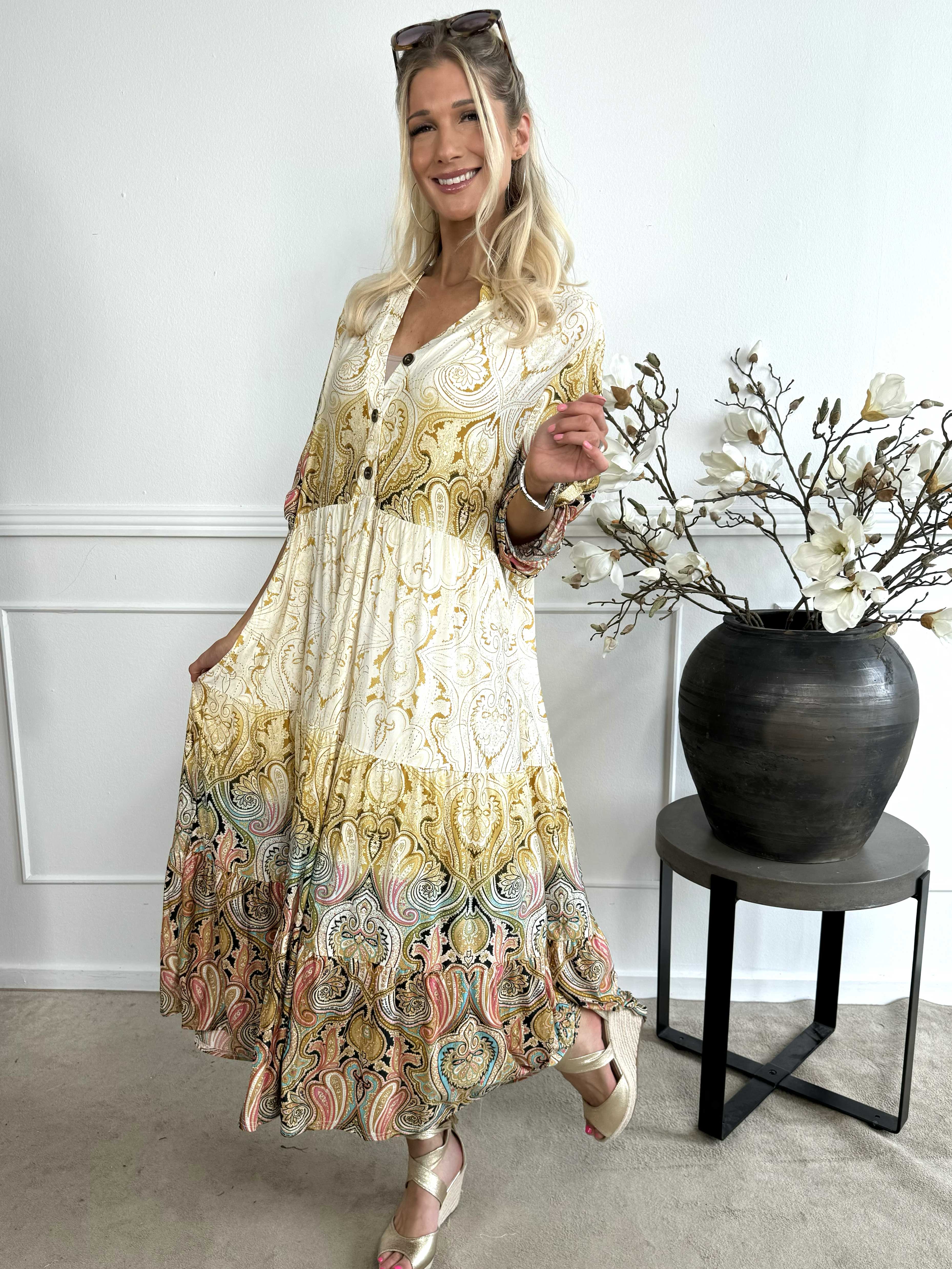 Milano Tamaria - Lang kjole med fint print i lag på lag look