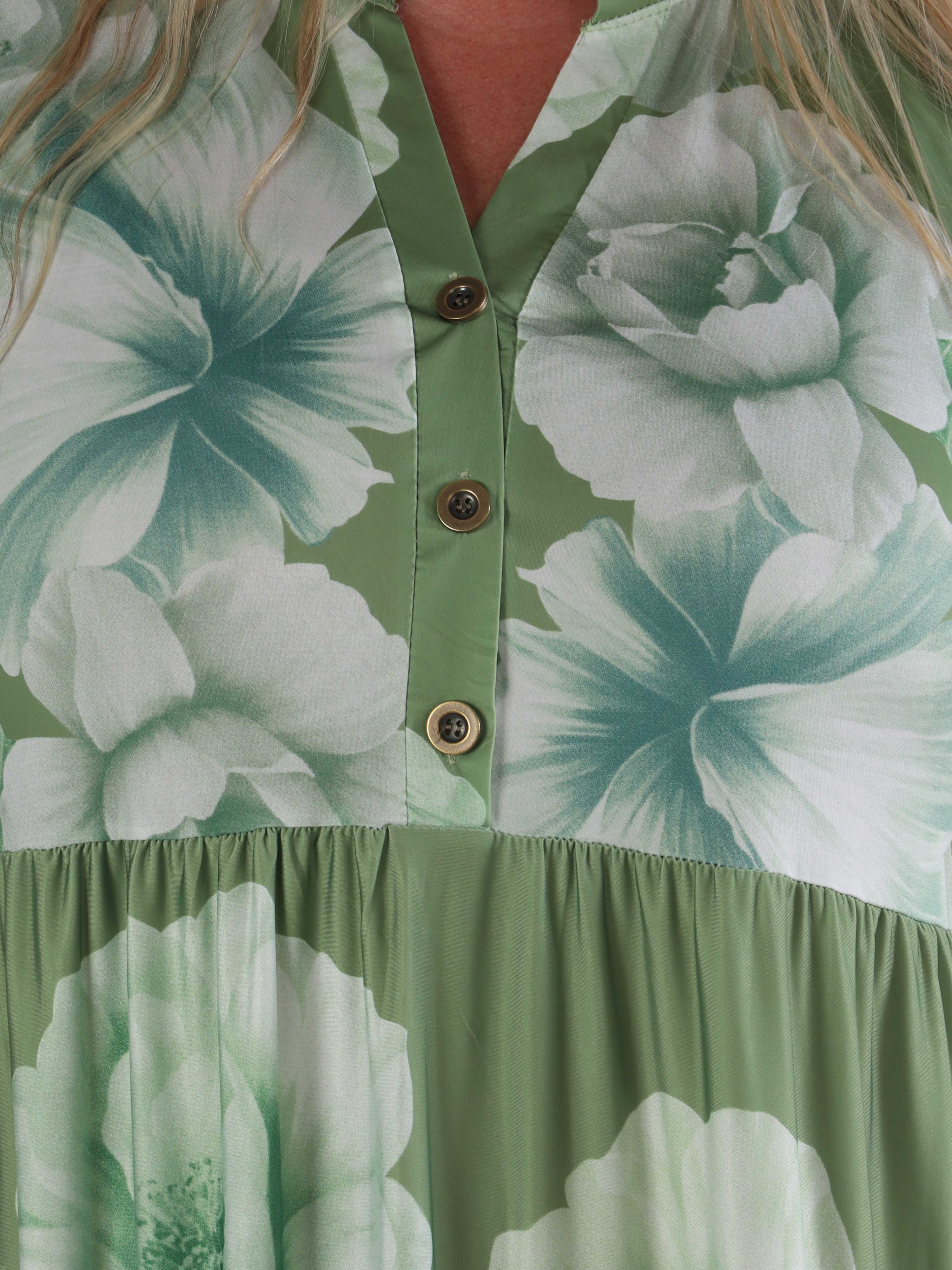 Milano Peony Midi S/S - Blomstret plus size kjole med lag på lag look