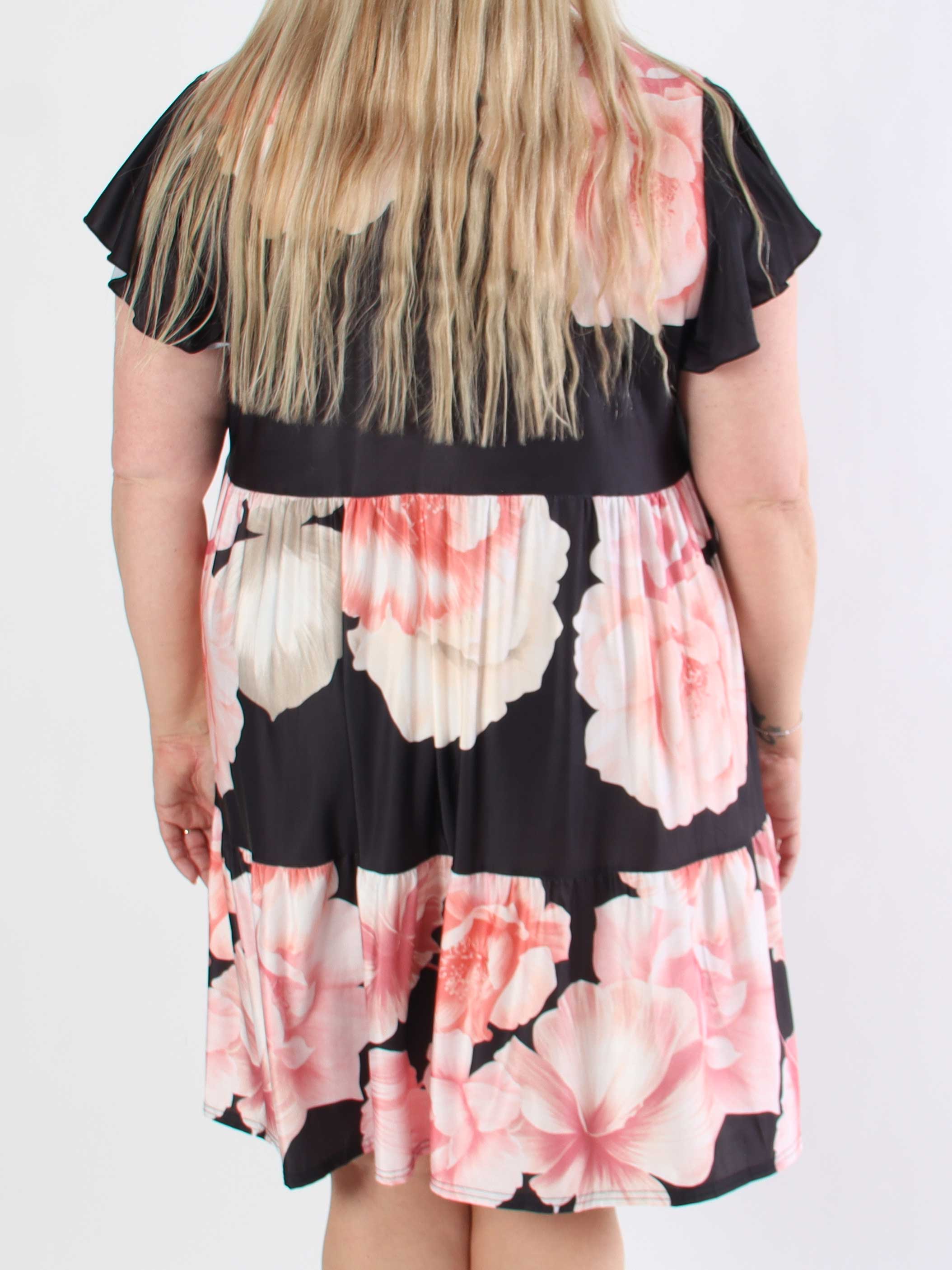 Milano Peony Midi S/S - Blomstret plus size kjole med lag på lag look