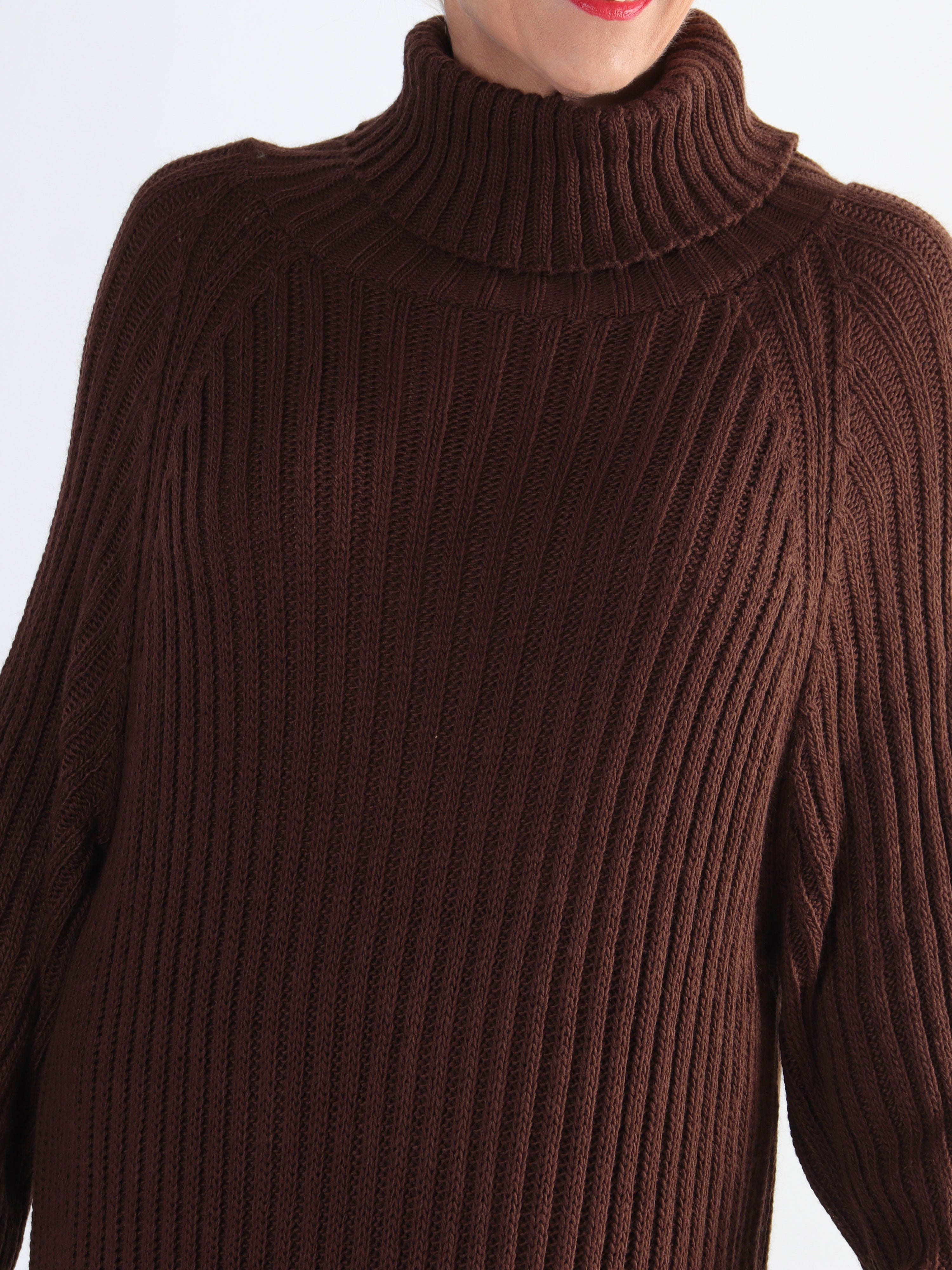 Milu - Lang plus size strikkjole med rib