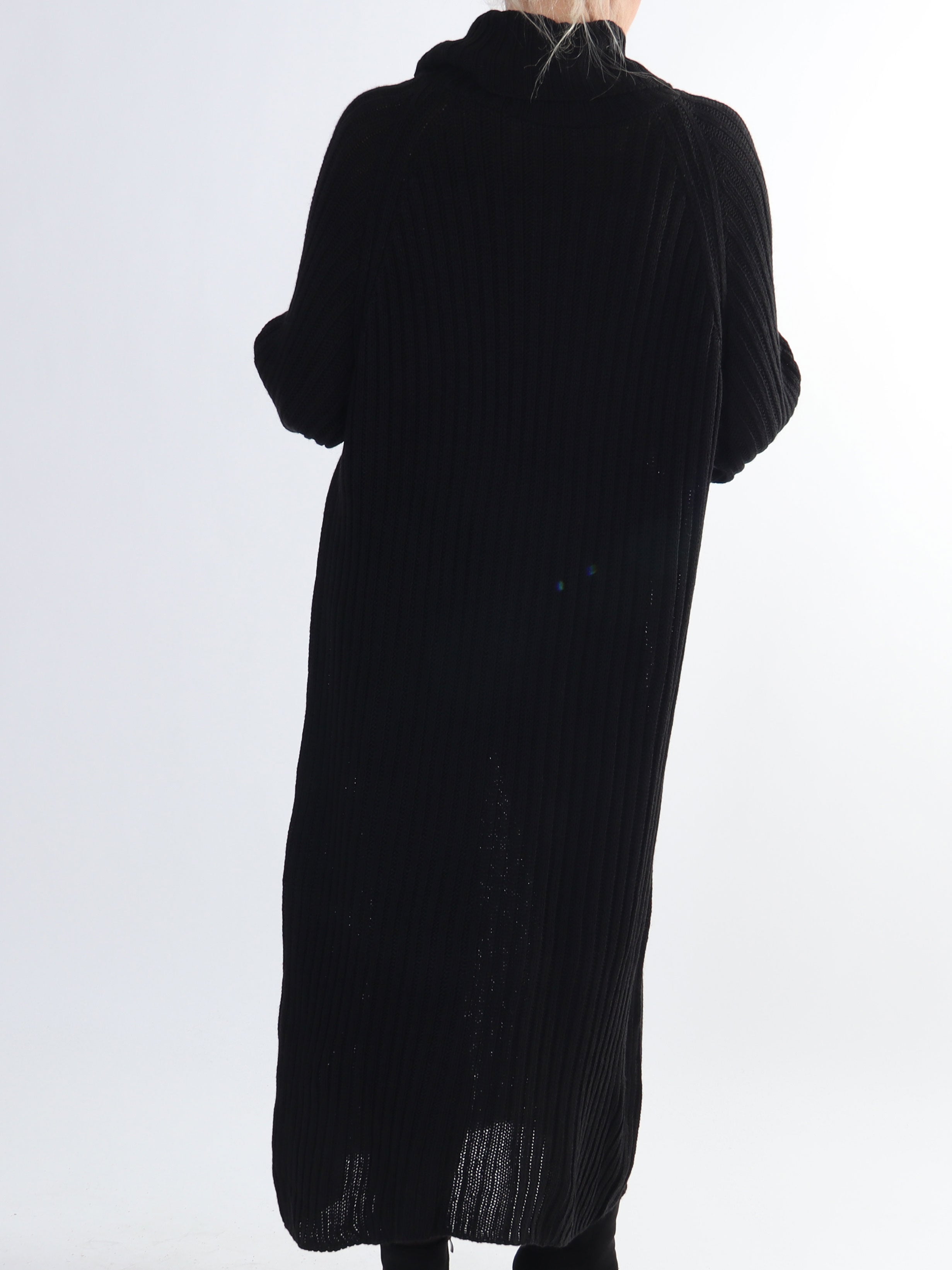 Milu - Lang plus size strikkjole med rib