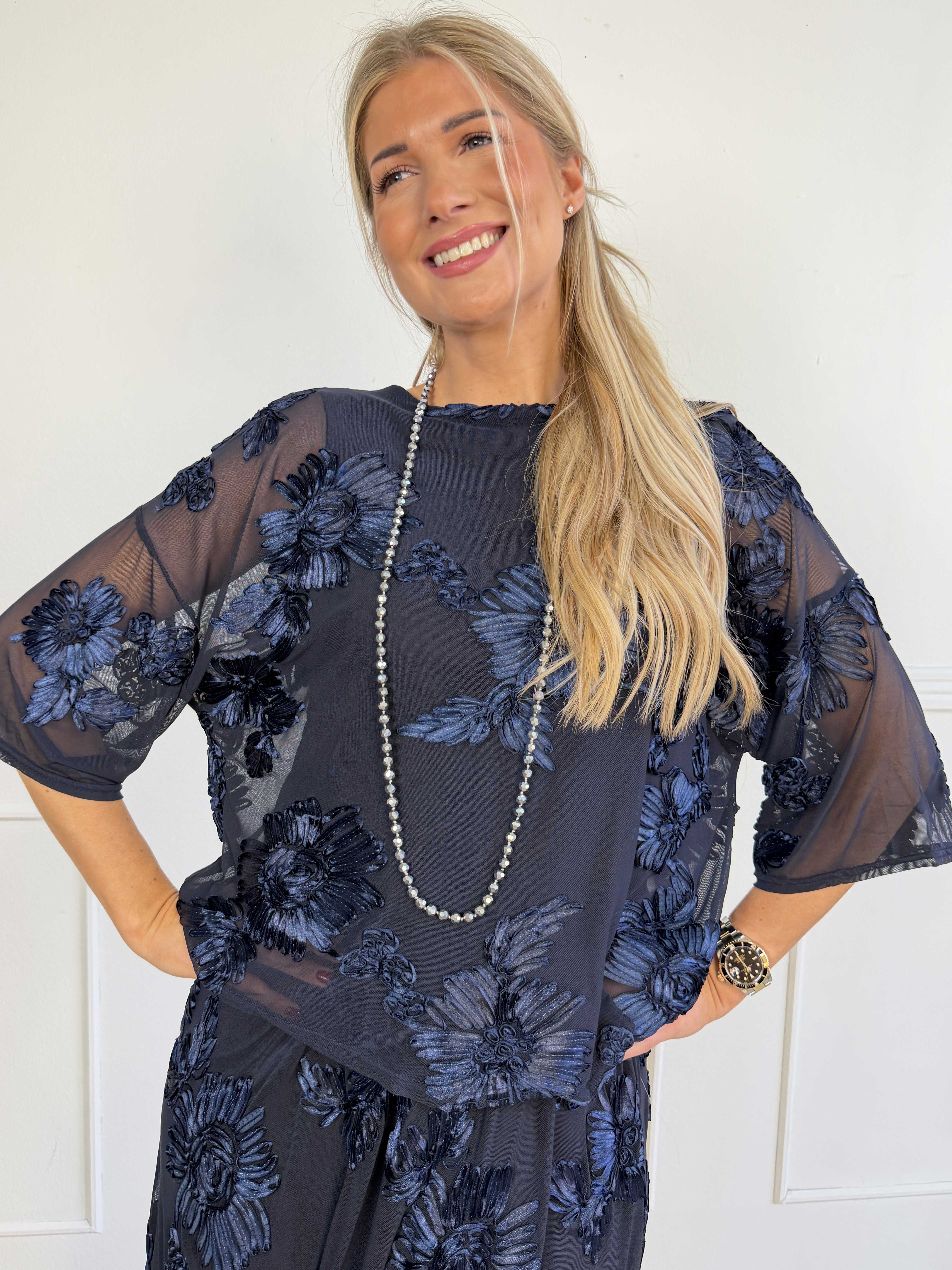 Mily Flora - Stretchy tunika i smukt mesh med fine blomstermotiver