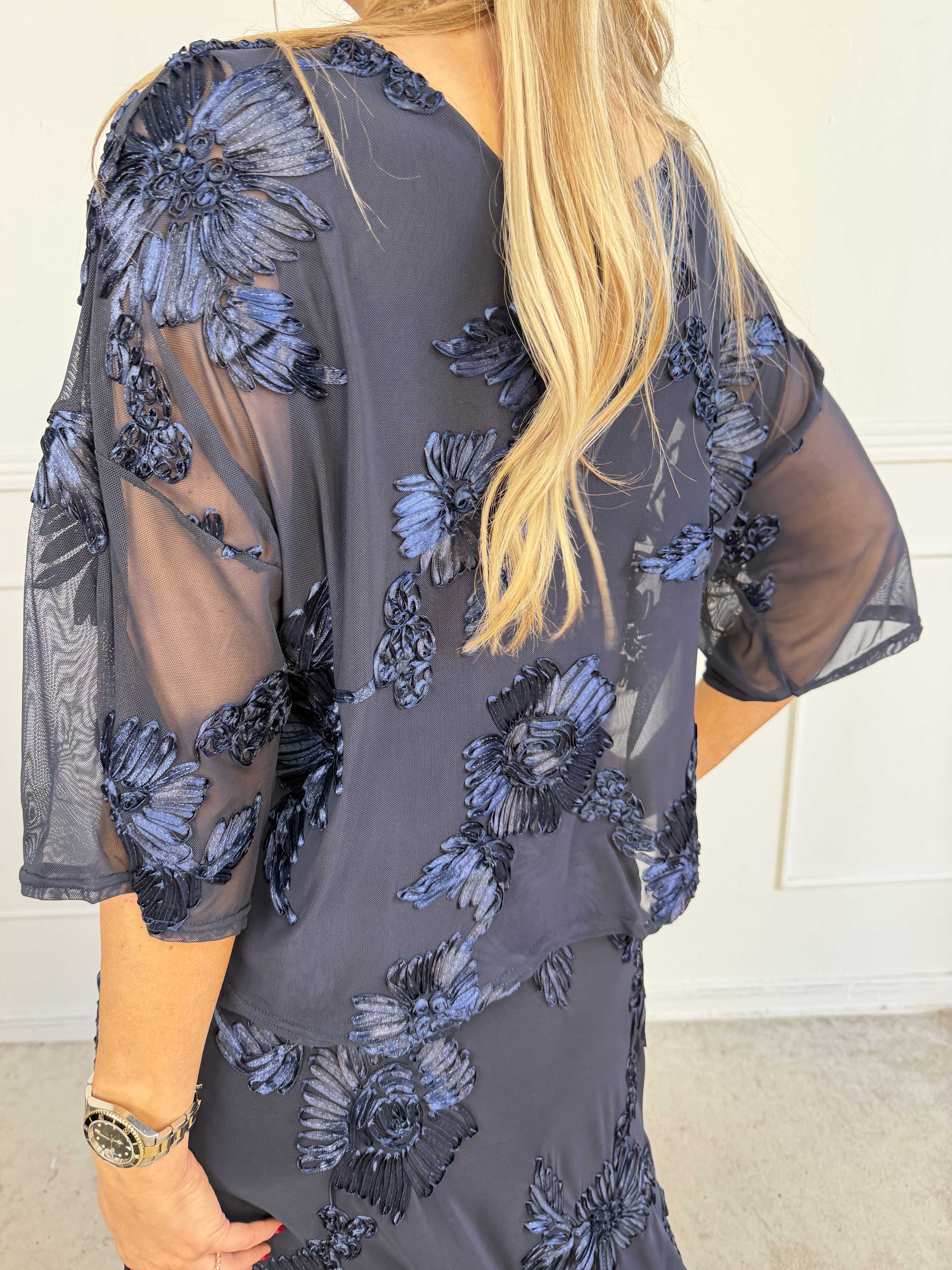 Mily Flora - Stretchy tunika i smukt mesh med fine blomstermotiver