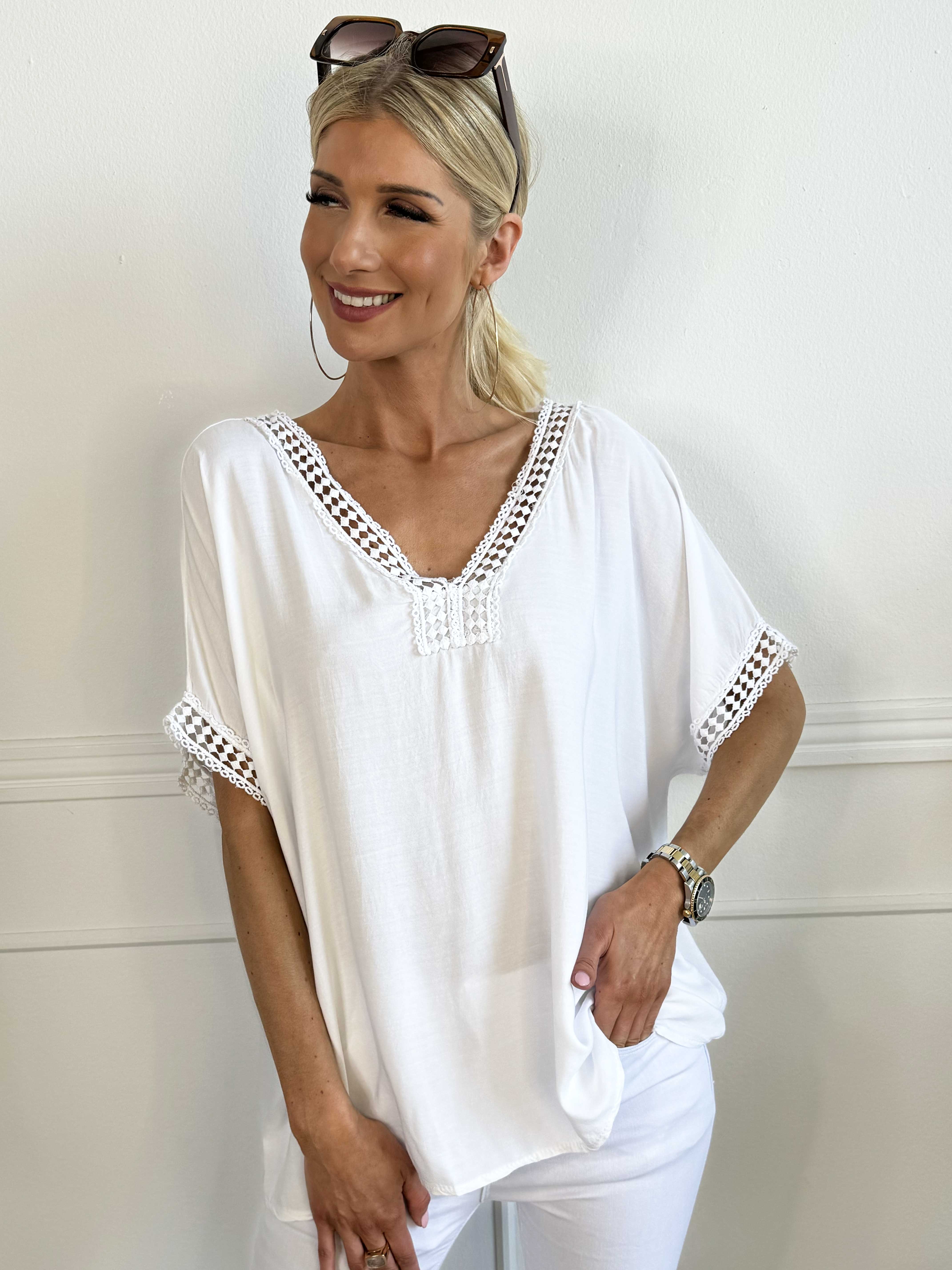 Muna - Simpel tunika i let viskose med broderinger