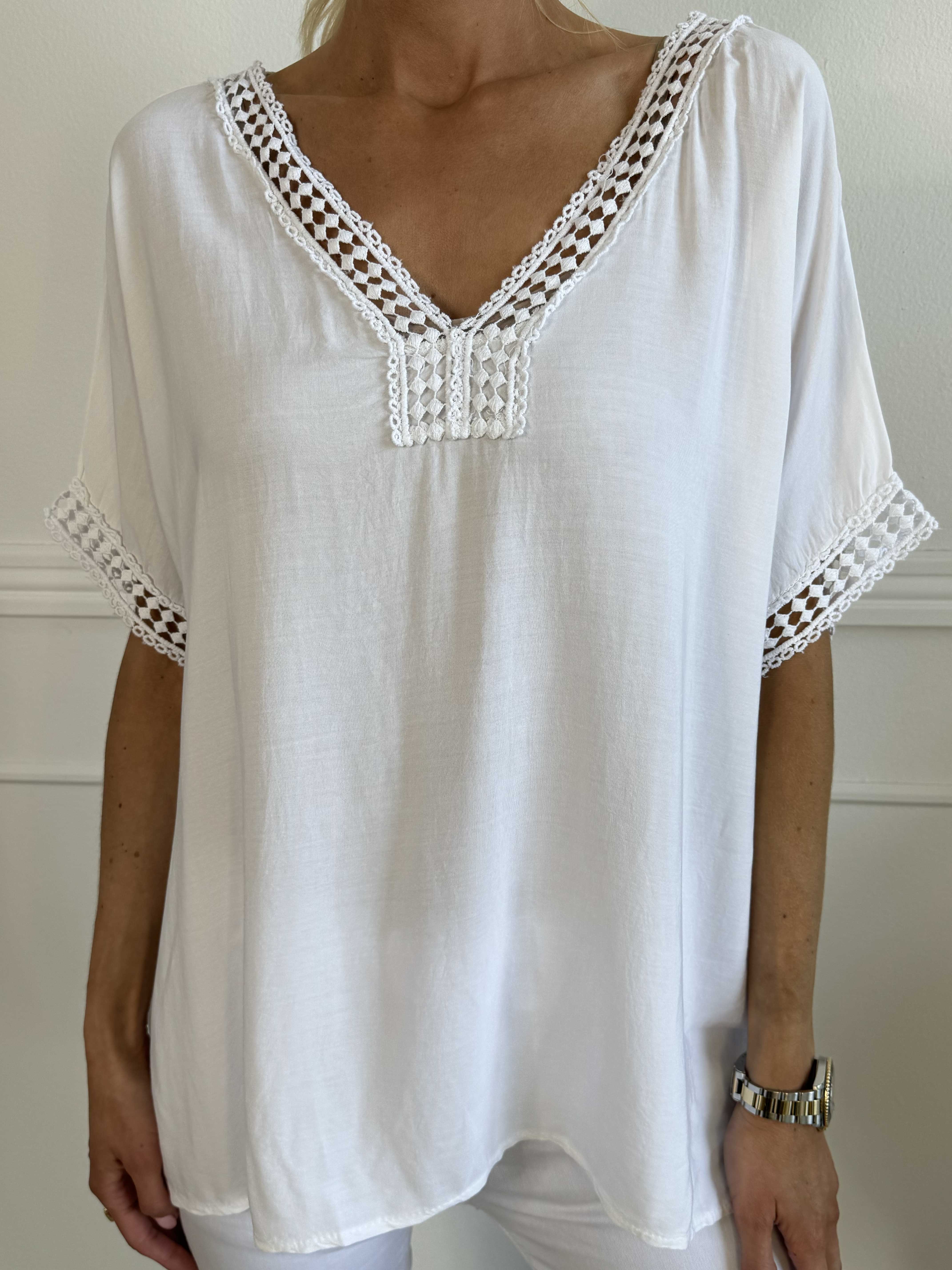 Muna - Simpel tunika i let viskose med broderinger