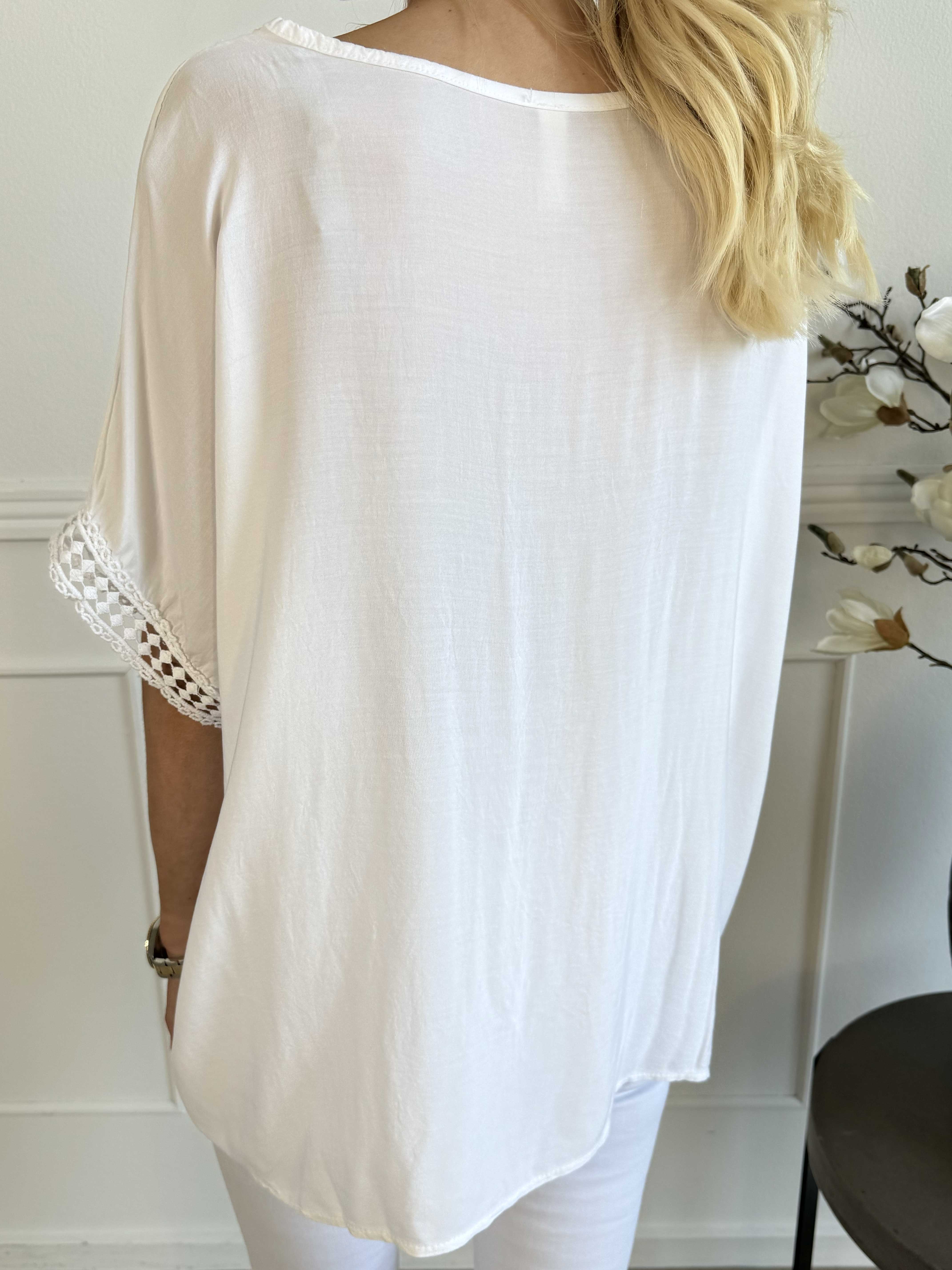 Muna - Simpel tunika i let viskose med broderinger