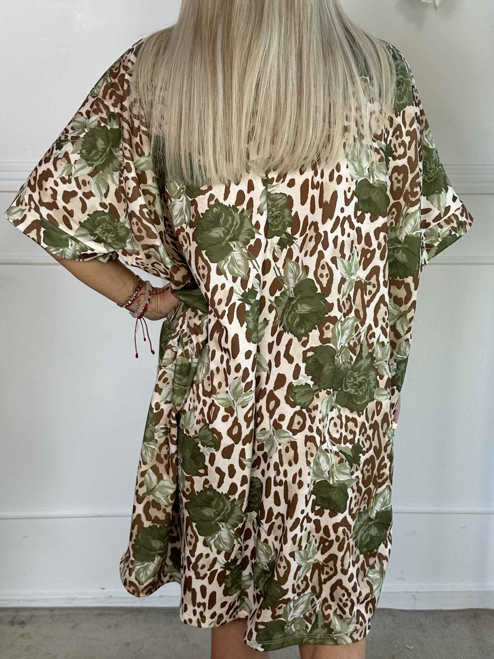 Mintu Leo Dress - Blød t-shirtkjole i bomuld med leopardprint