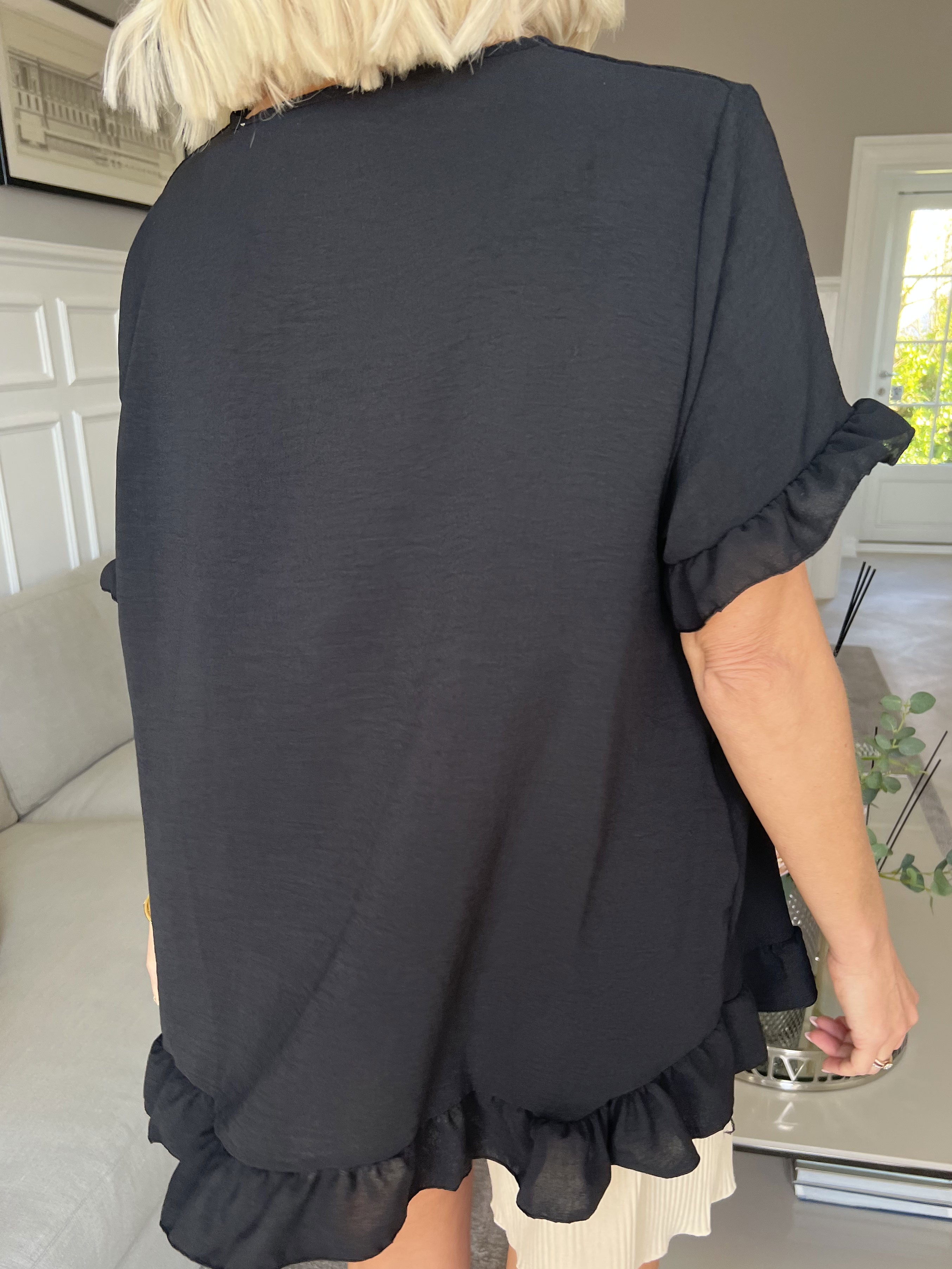 Mio - Sød tunika med flæsekanter