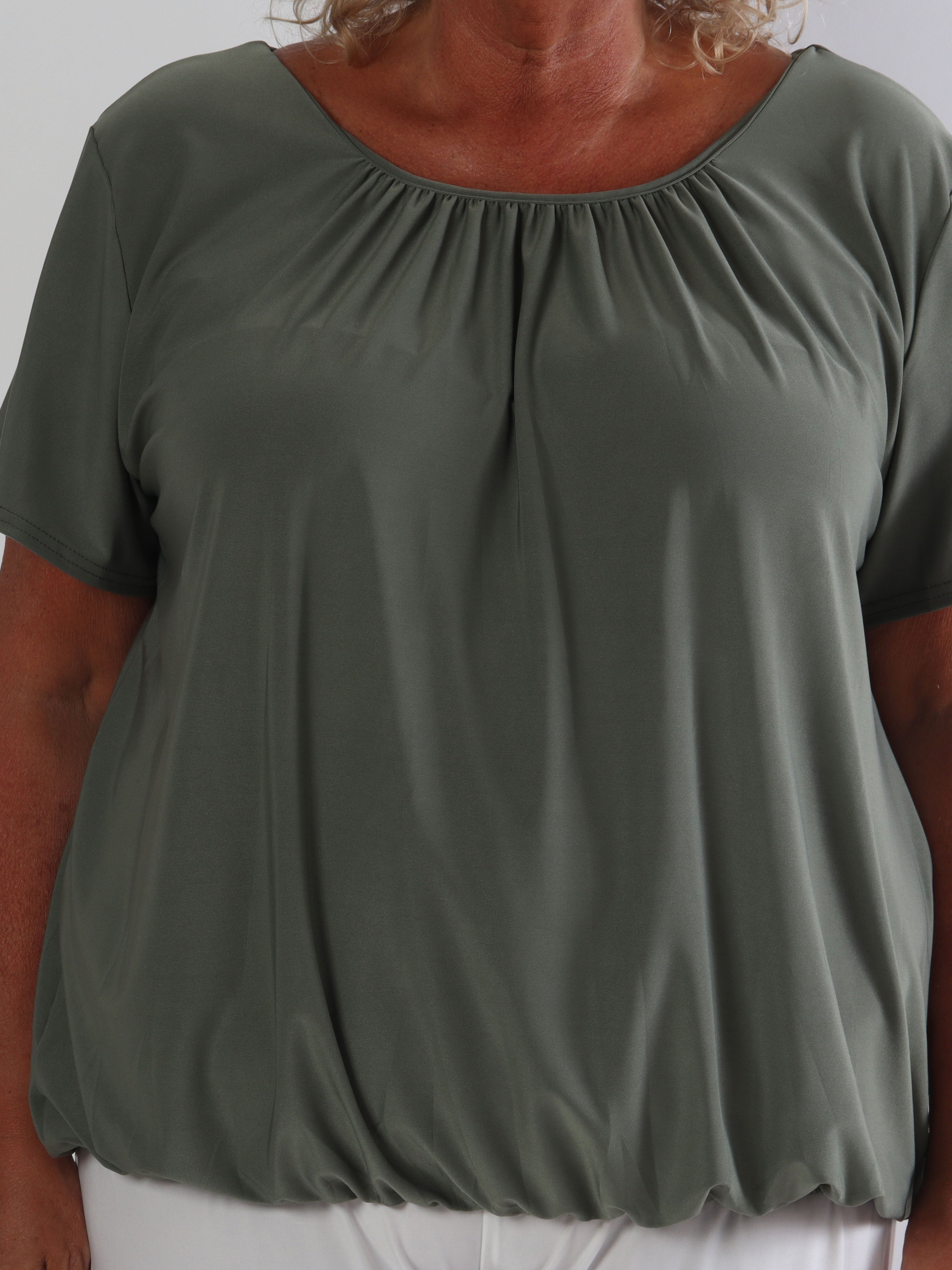 Miracle Basic - Skønneste plus size basis t-shirt med elastik for enden