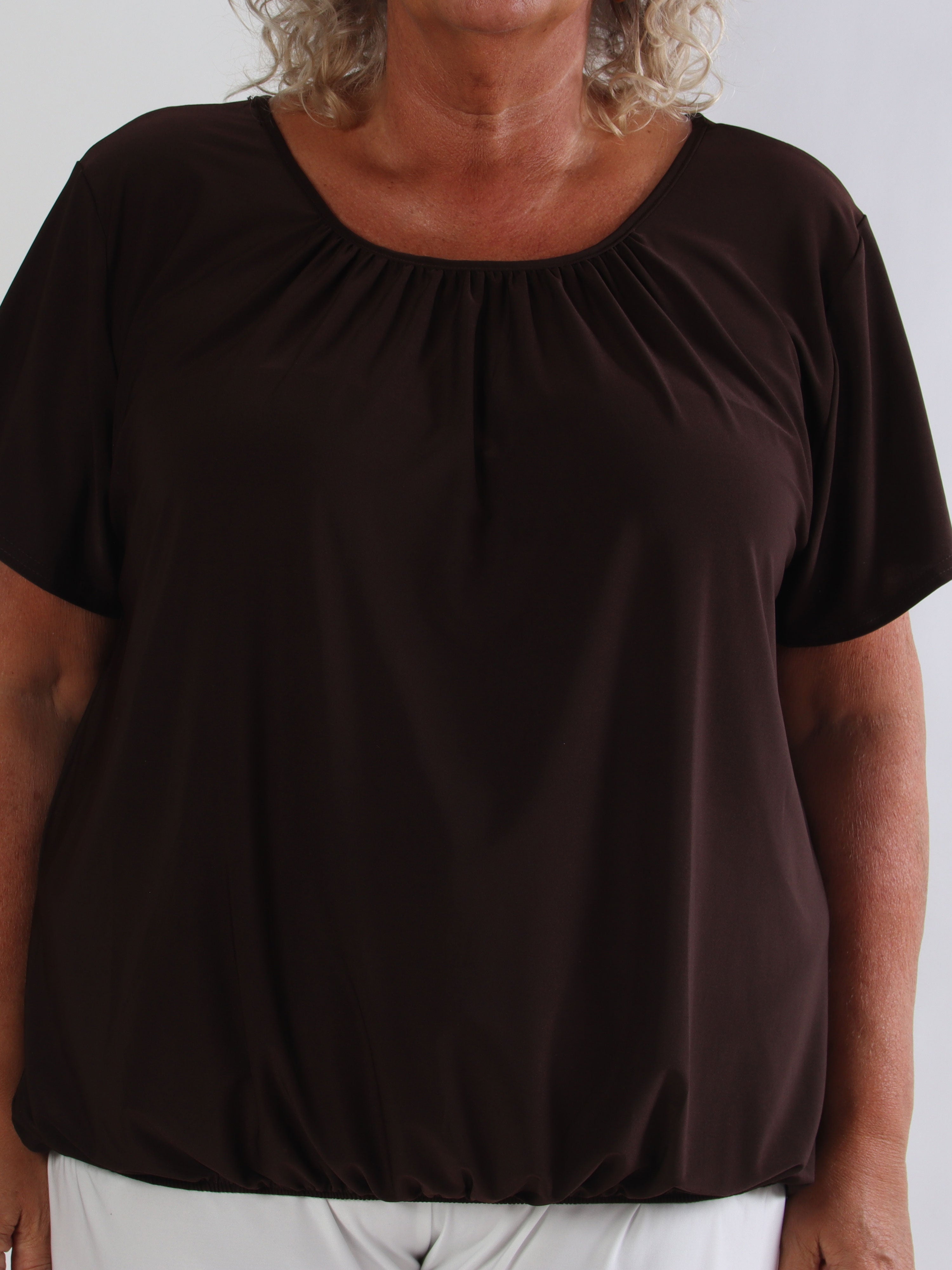 Miracle Basic - Skønneste plus size basis t-shirt med elastik for enden