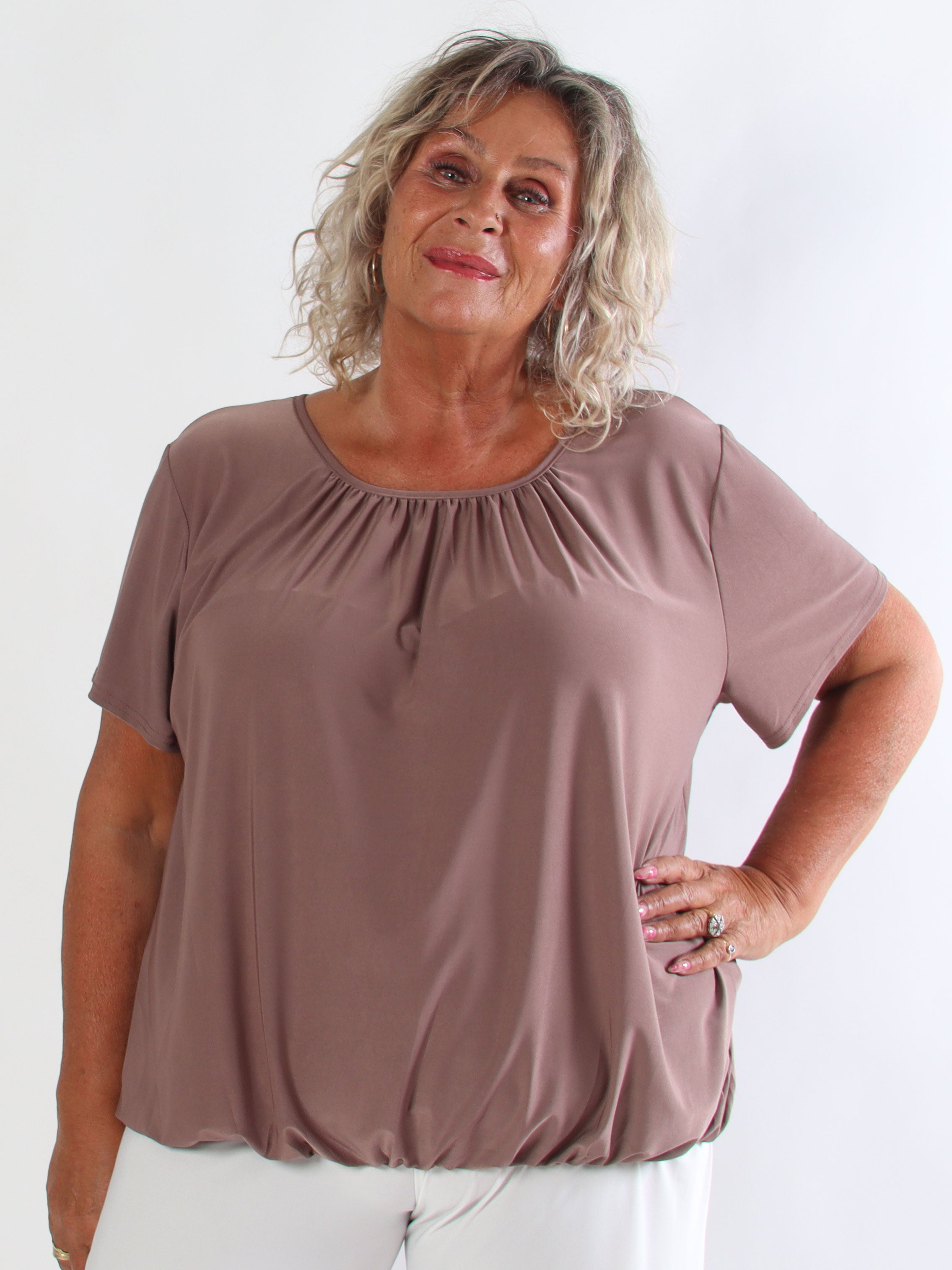 Miracle Basic - Skønneste plus size basis t-shirt med elastik for enden