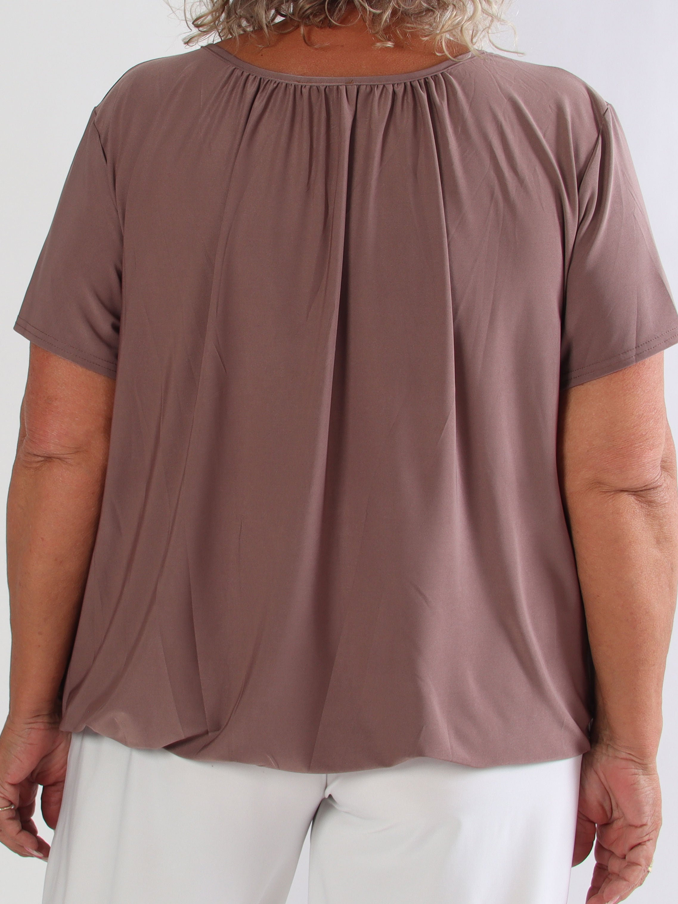 Miracle Basic - Skønneste plus size basis t-shirt med elastik for enden