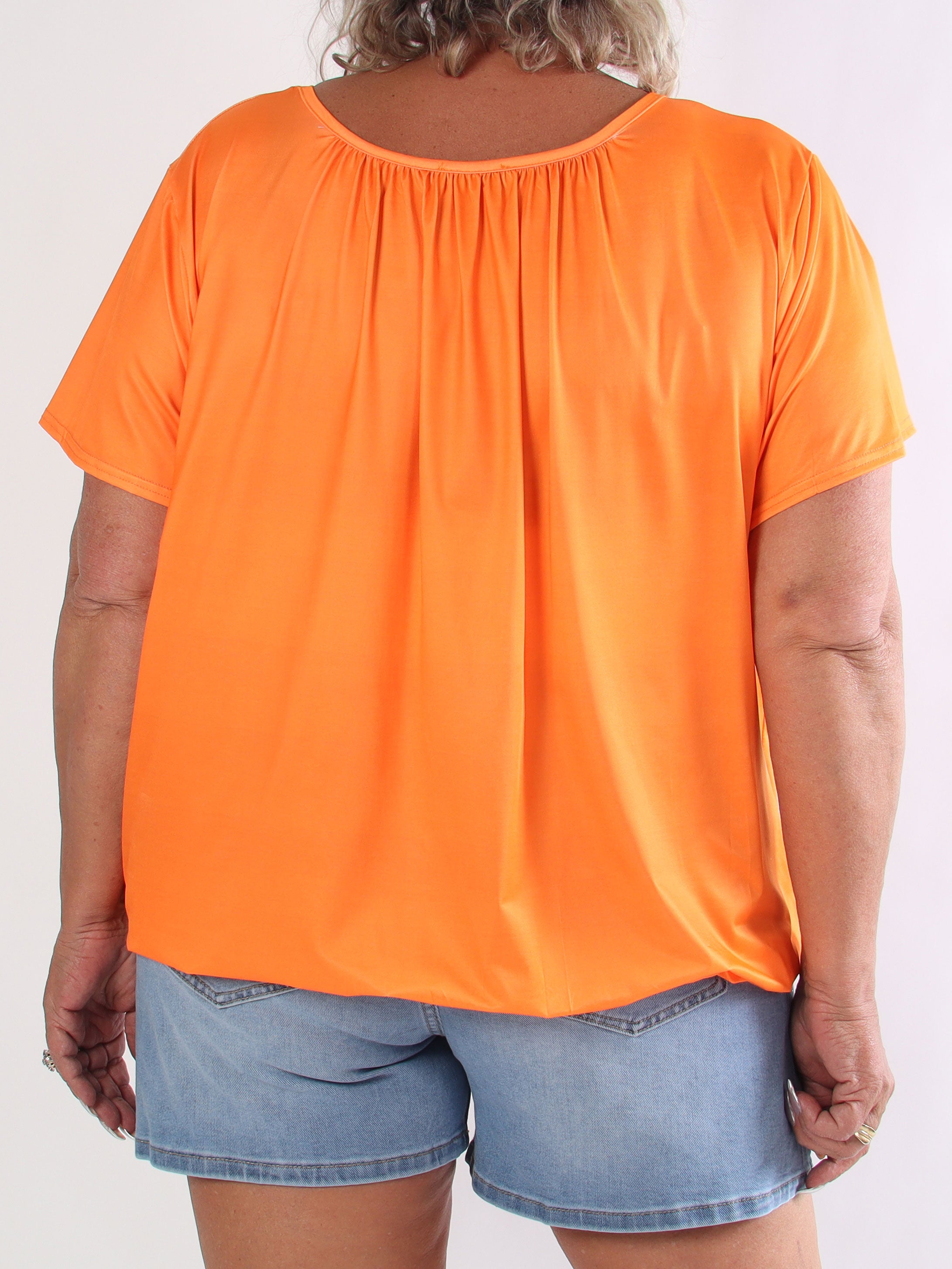Miracle Plain - Skønneste plus size t-shirt i plain farve med elastik for enden