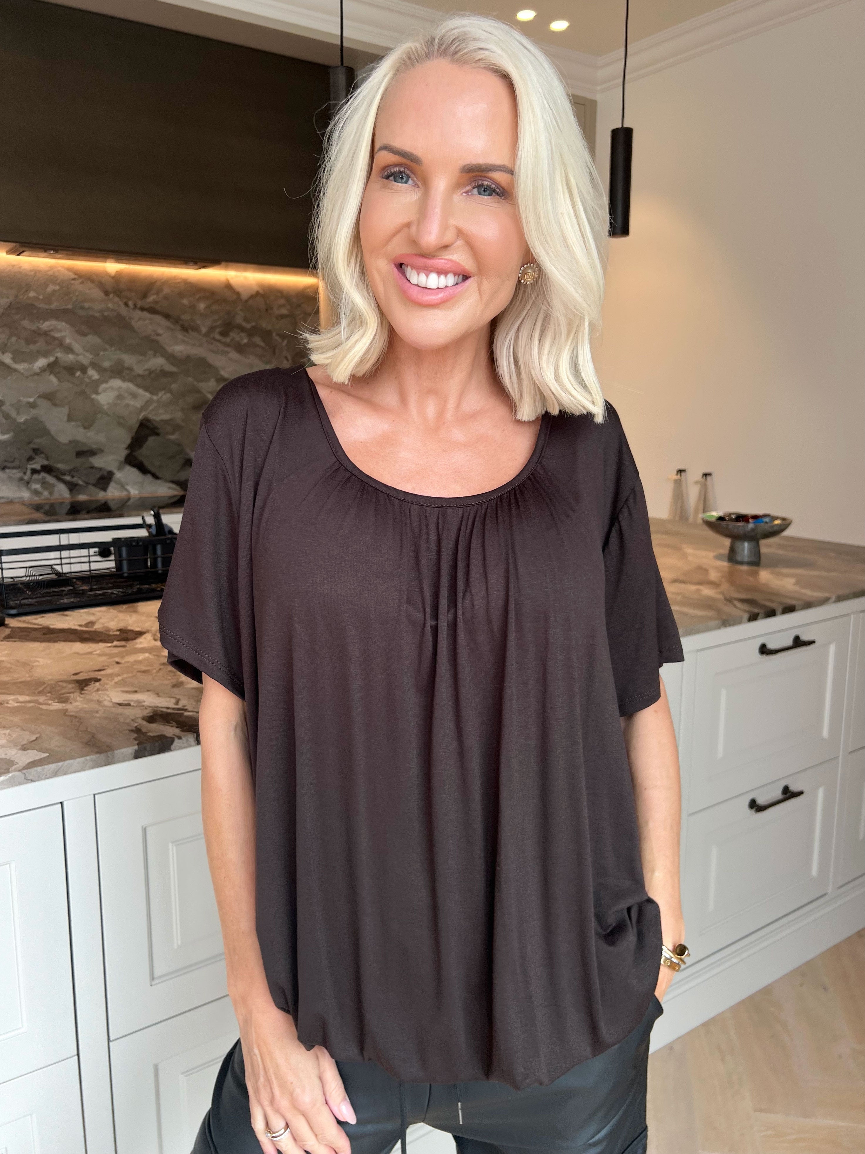 Miracle t-shirt - Basis t-shirt med elastik forneden (bestseller)