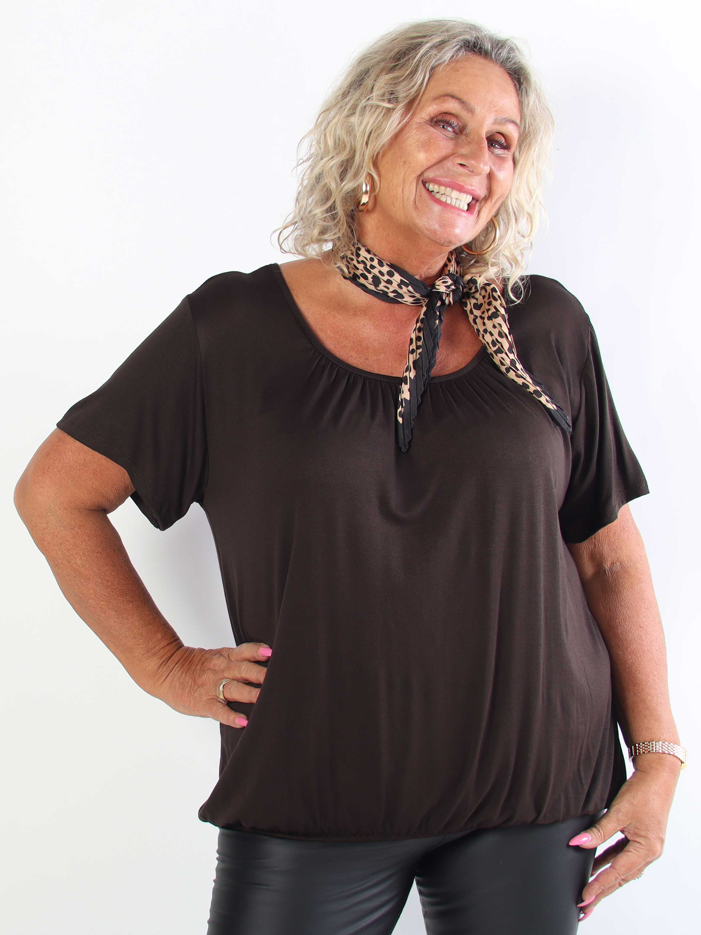 Miracle t-shirt - Basis t-shirt i plus size med elastik forneden (bestseller)