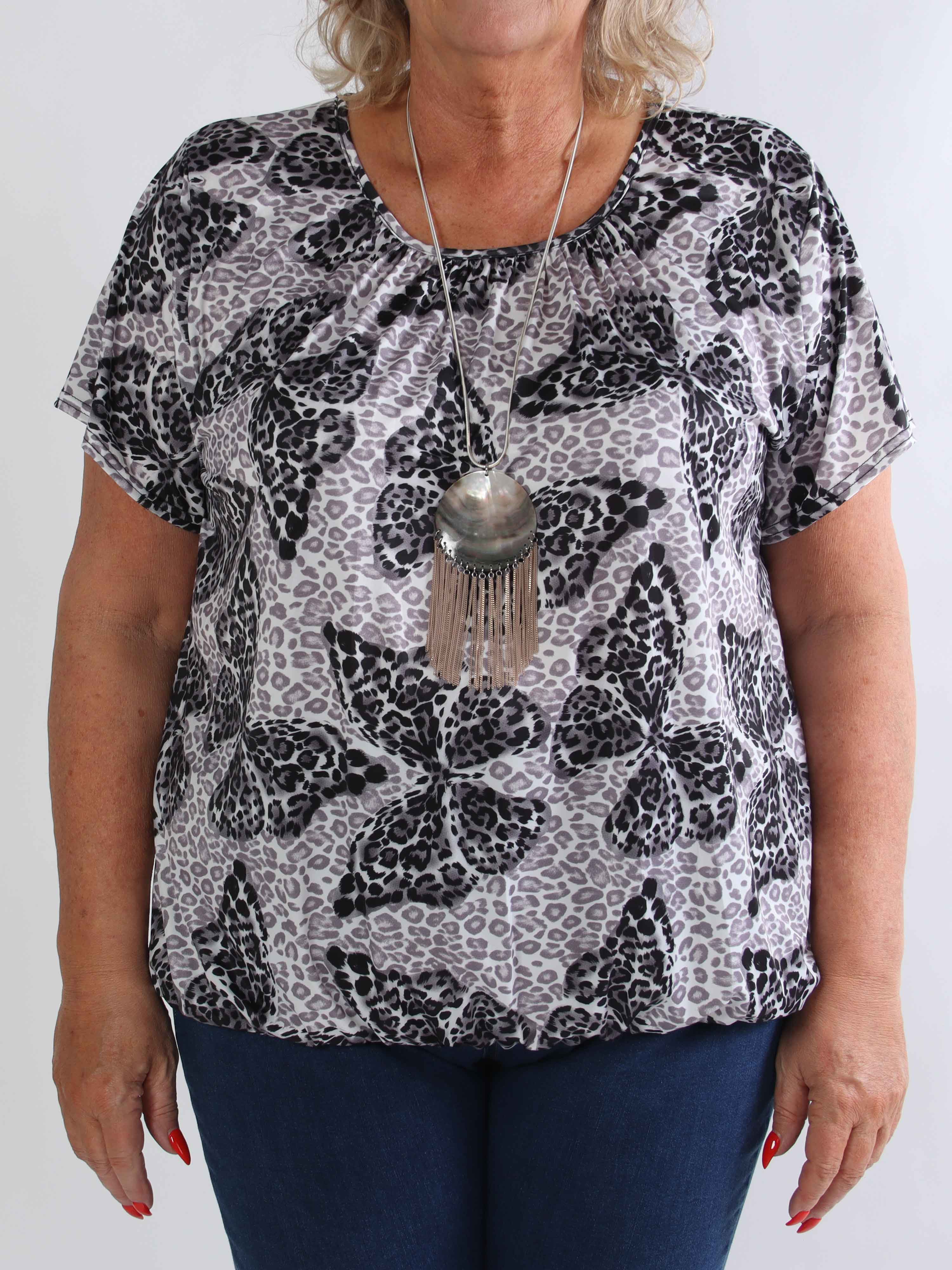 Miracle Butterfly - Plus size t-shirt med leopardprint, sommerfugl og elastik i bunden