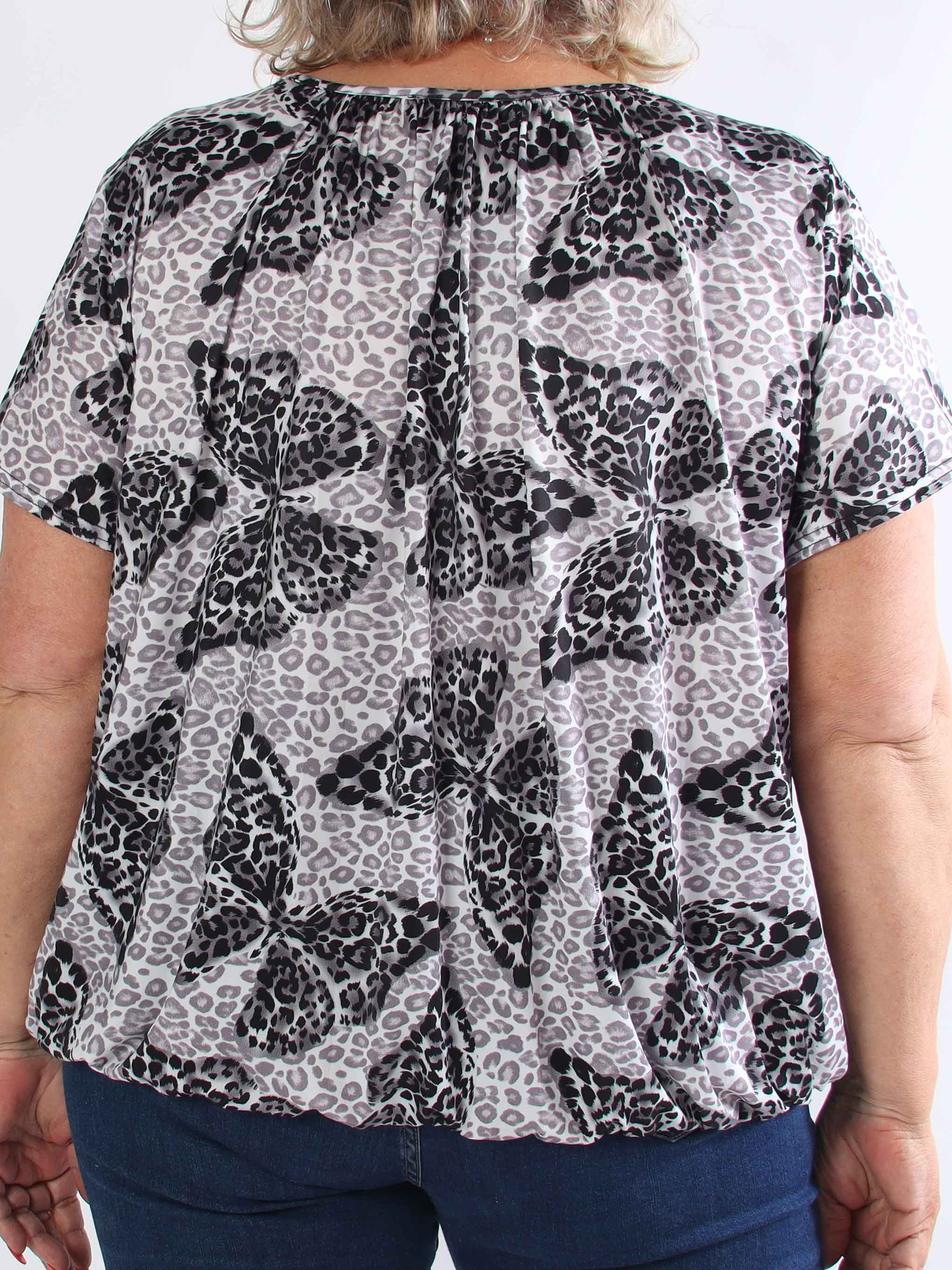 Miracle Butterfly - Plus size t-shirt med leopardprint, sommerfugl og elastik i bunden