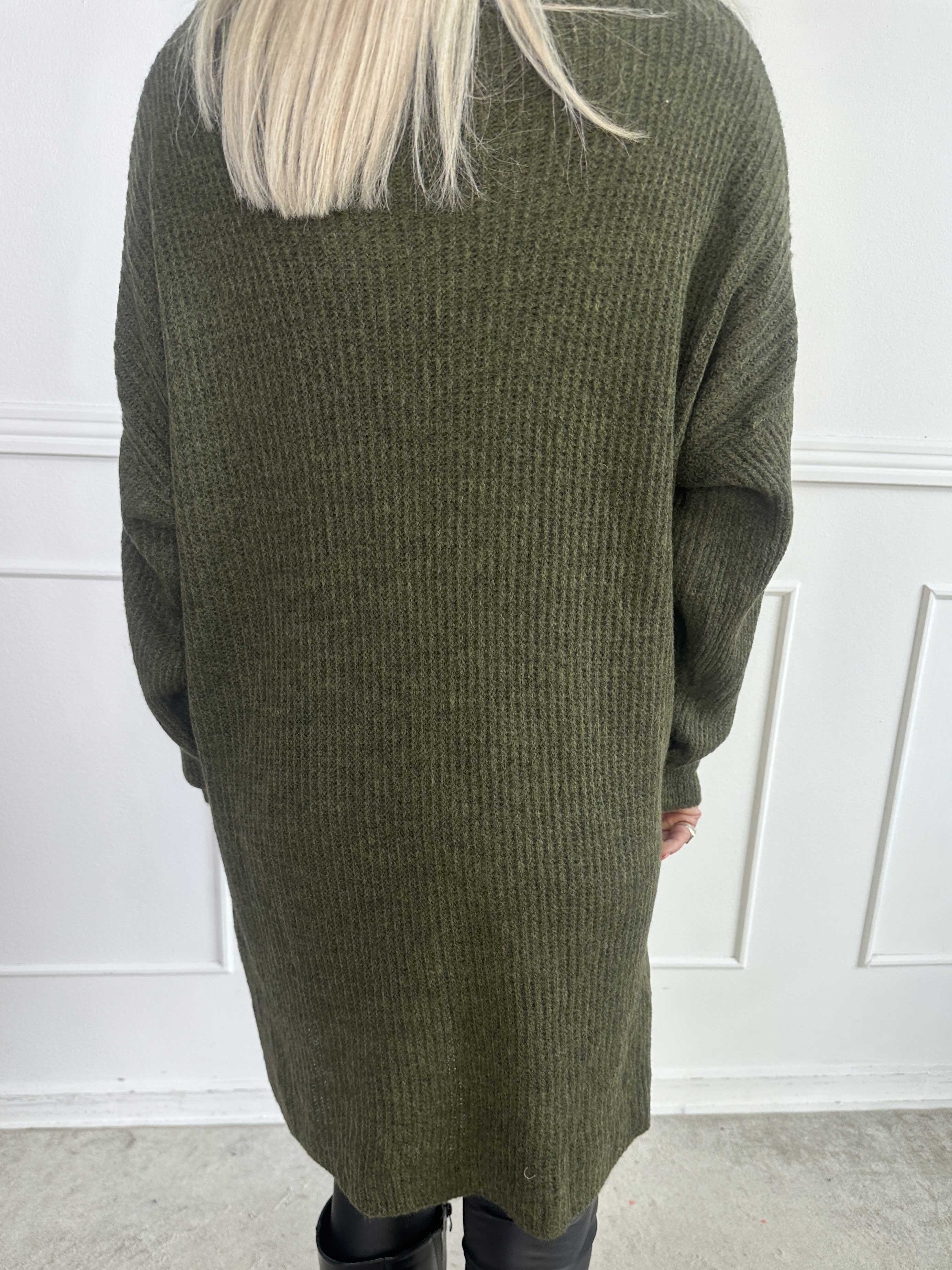 Miranda - Strikkjole med lommer foran