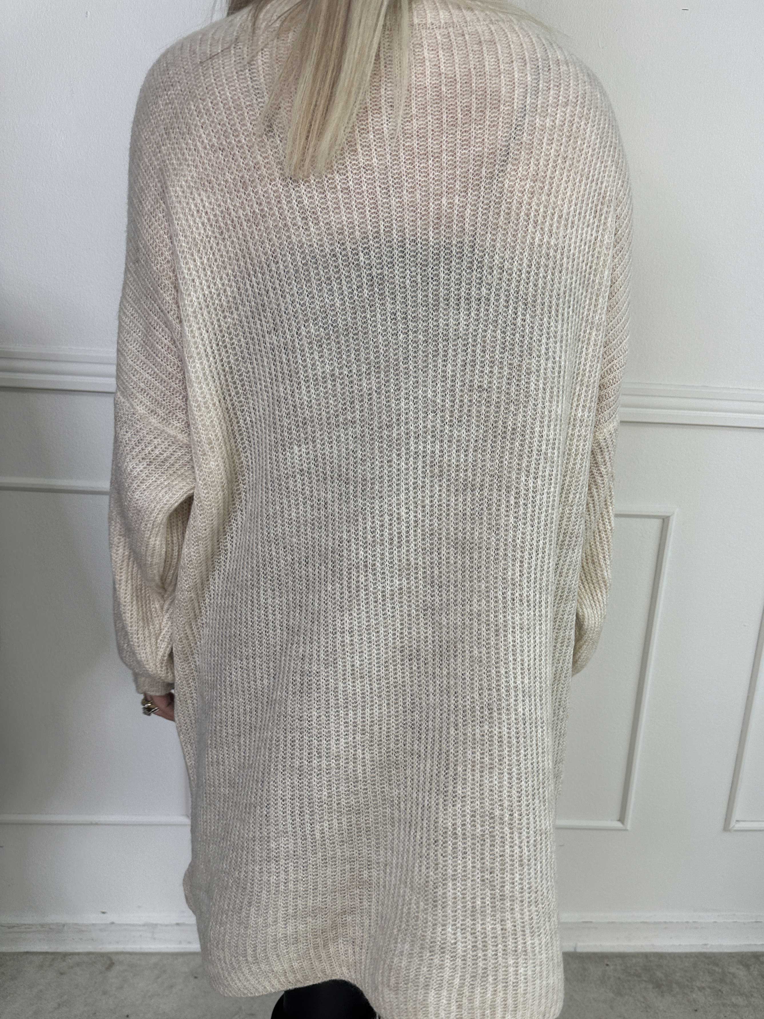 Miranda - Strikkjole med lommer foran