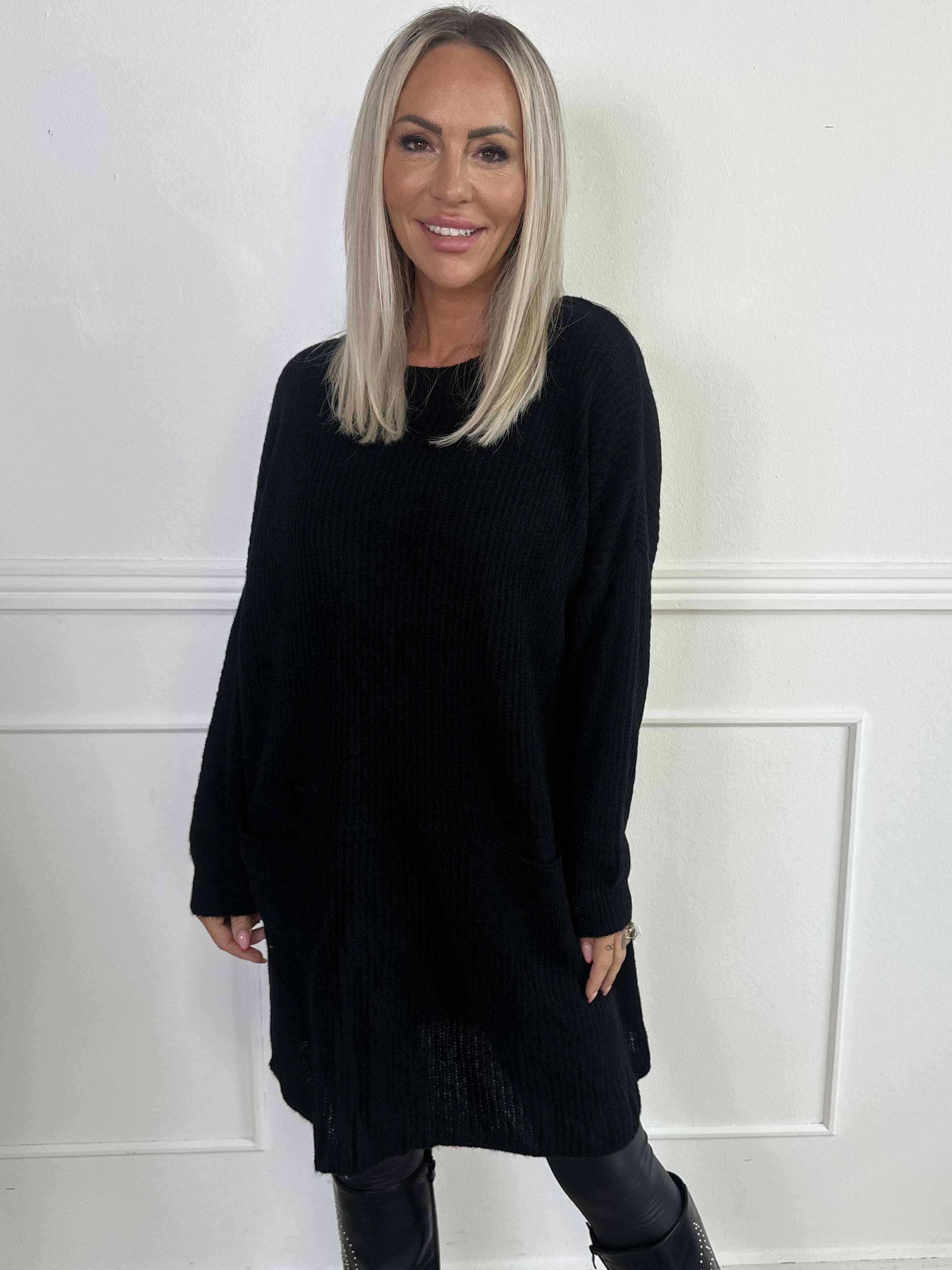 Miranda - Strikkjole med lommer foran