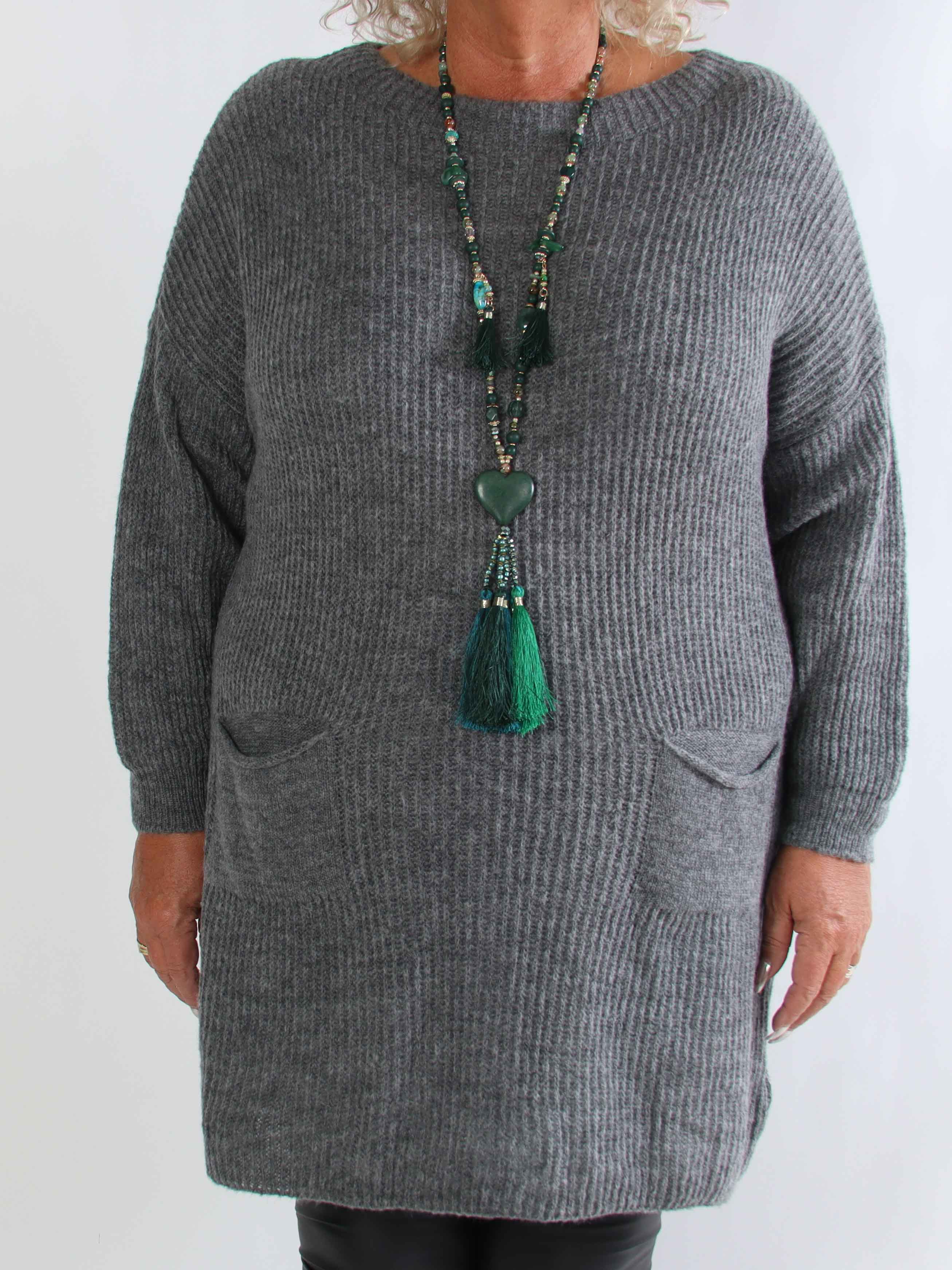 Miranda - Plus size strikkjole med lommer foran