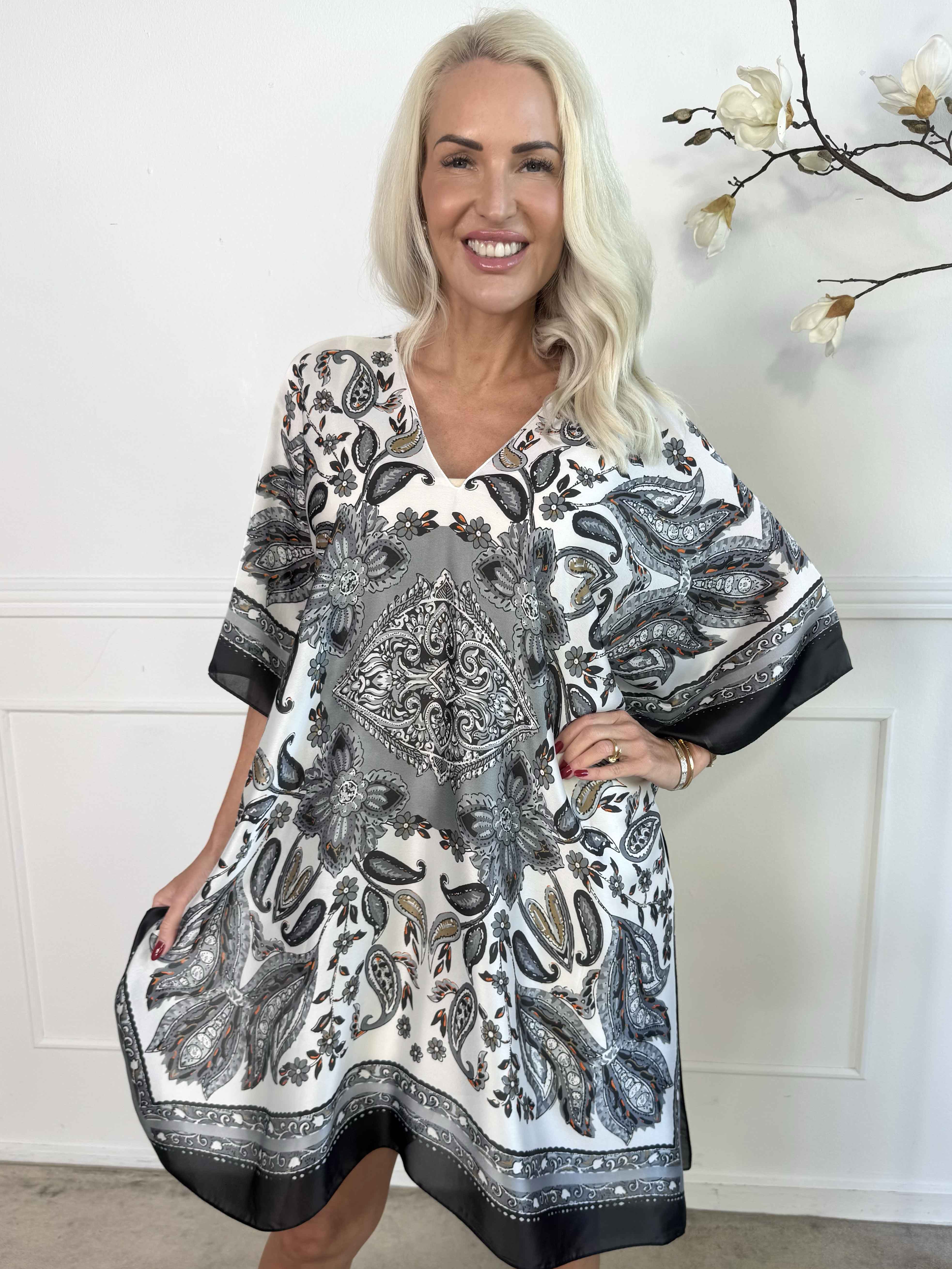 Miranda - Løs mønstret tunika i blød viskose og silke