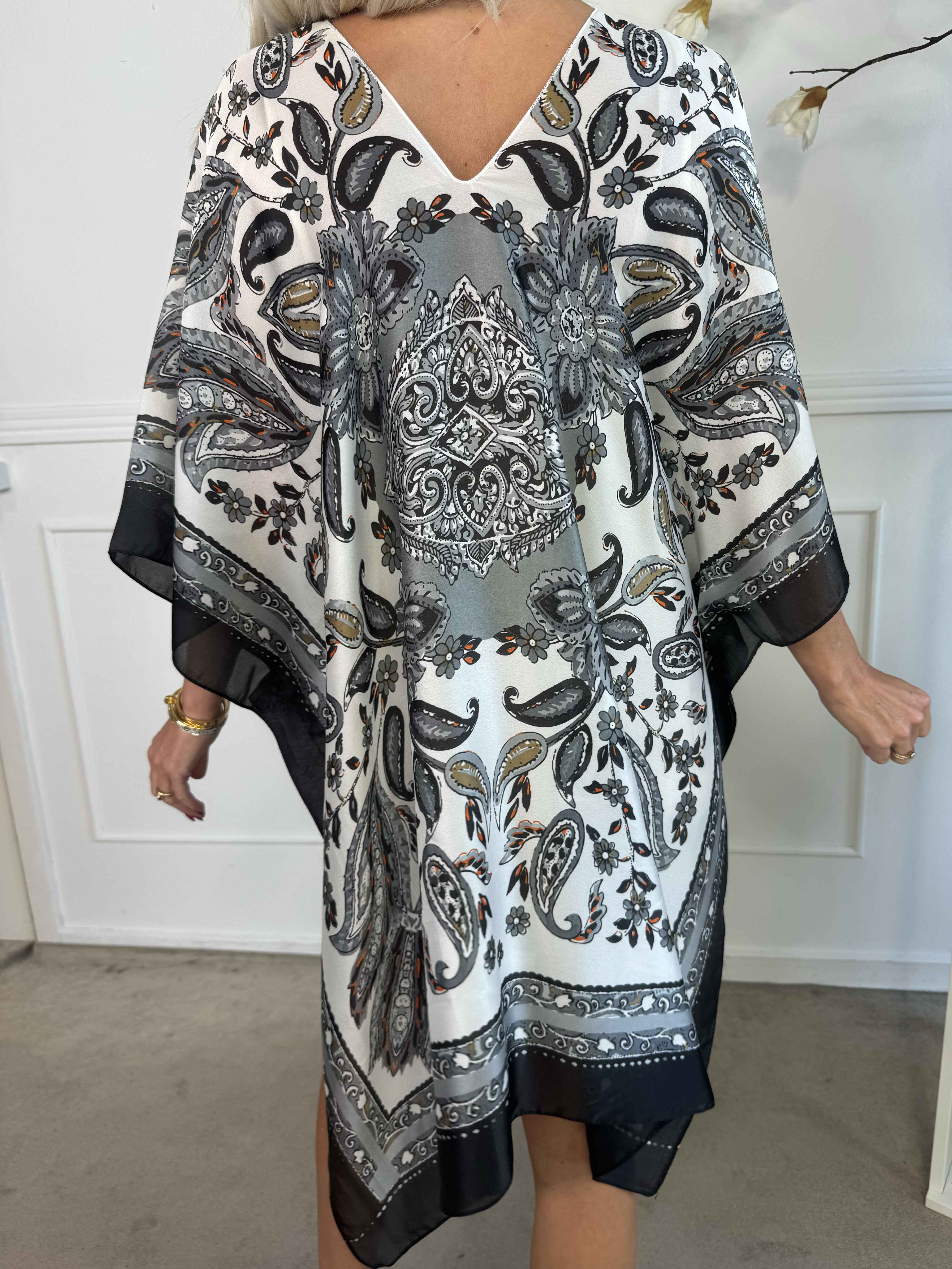 Miranda - Løs mønstret tunika i blød viskose og silke