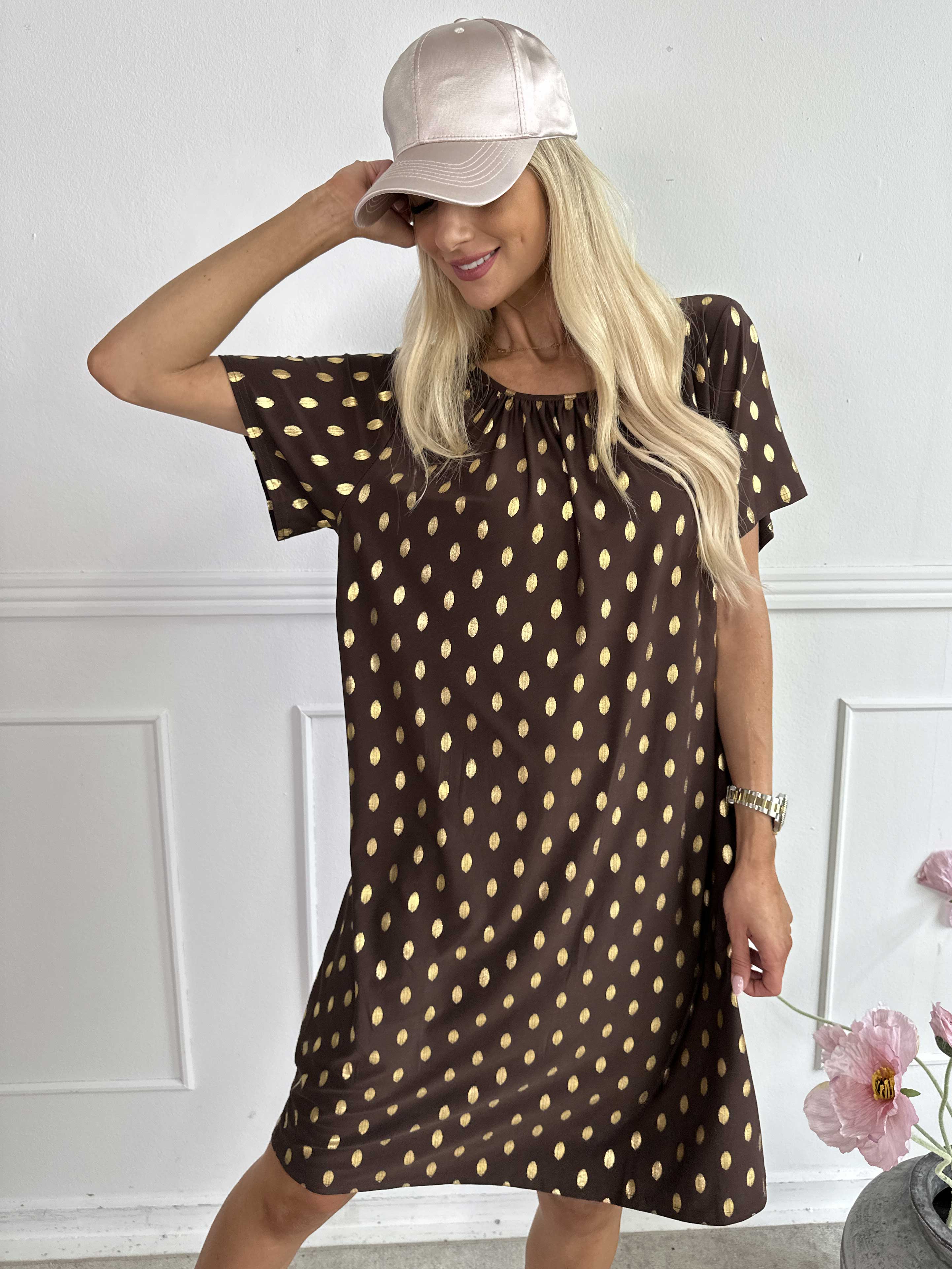 Miravi Gold - Løs kjole i elastisk stof med guld dutter