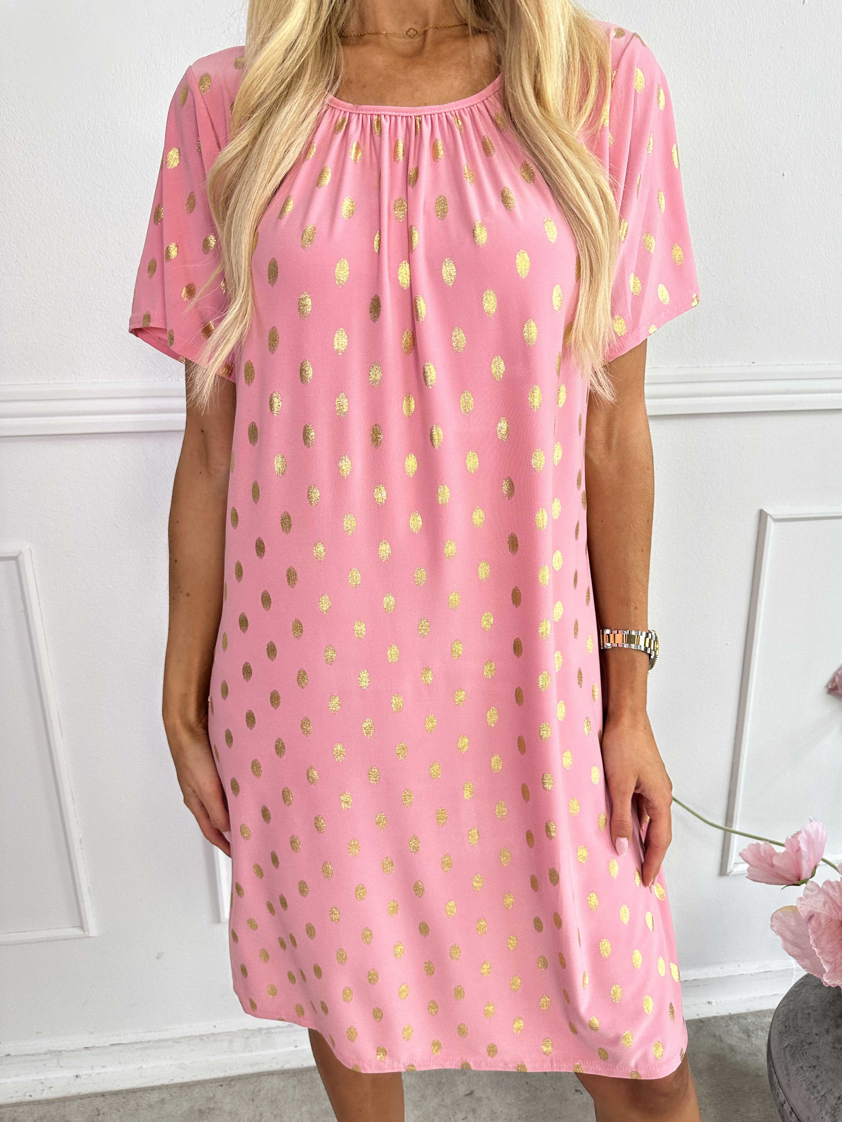 Miravi Gold - Løs kjole i elastisk stof med guld dutter