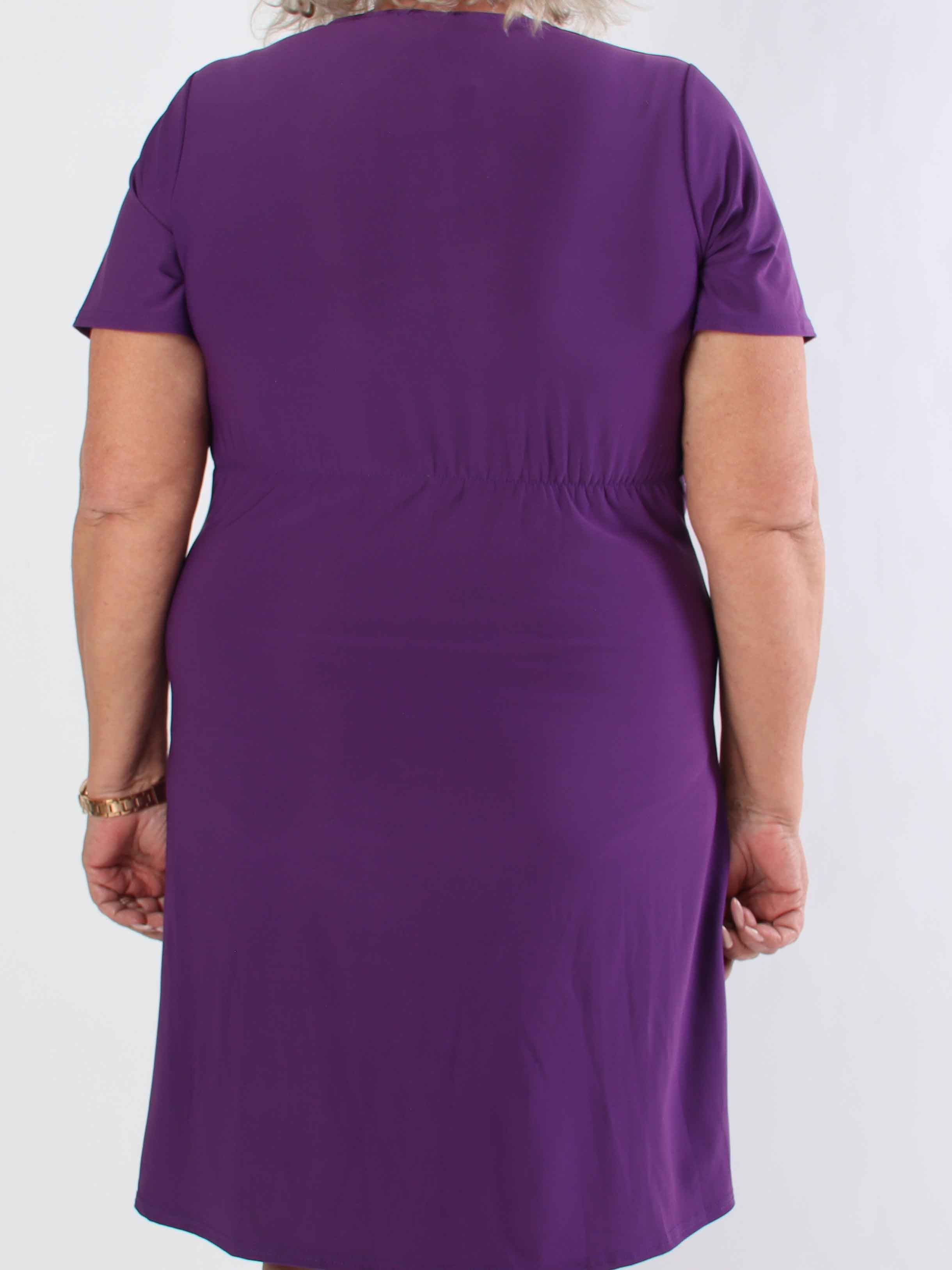 Molly Plain Short - Elastisk plus size kjole med fin knudedetalje foran