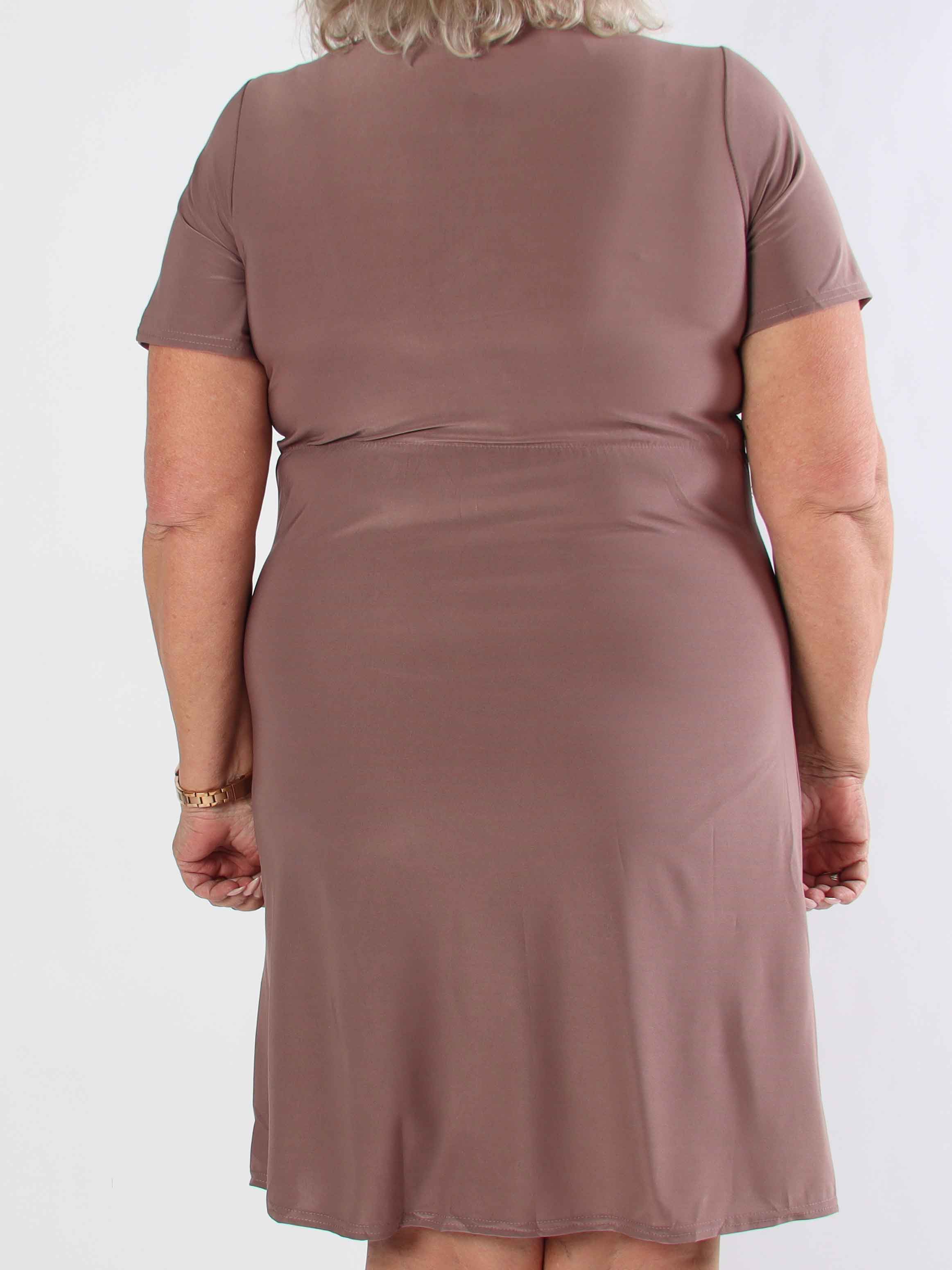 Molly Plain Short - Elastisk plus size kjole med fin knudedetalje foran