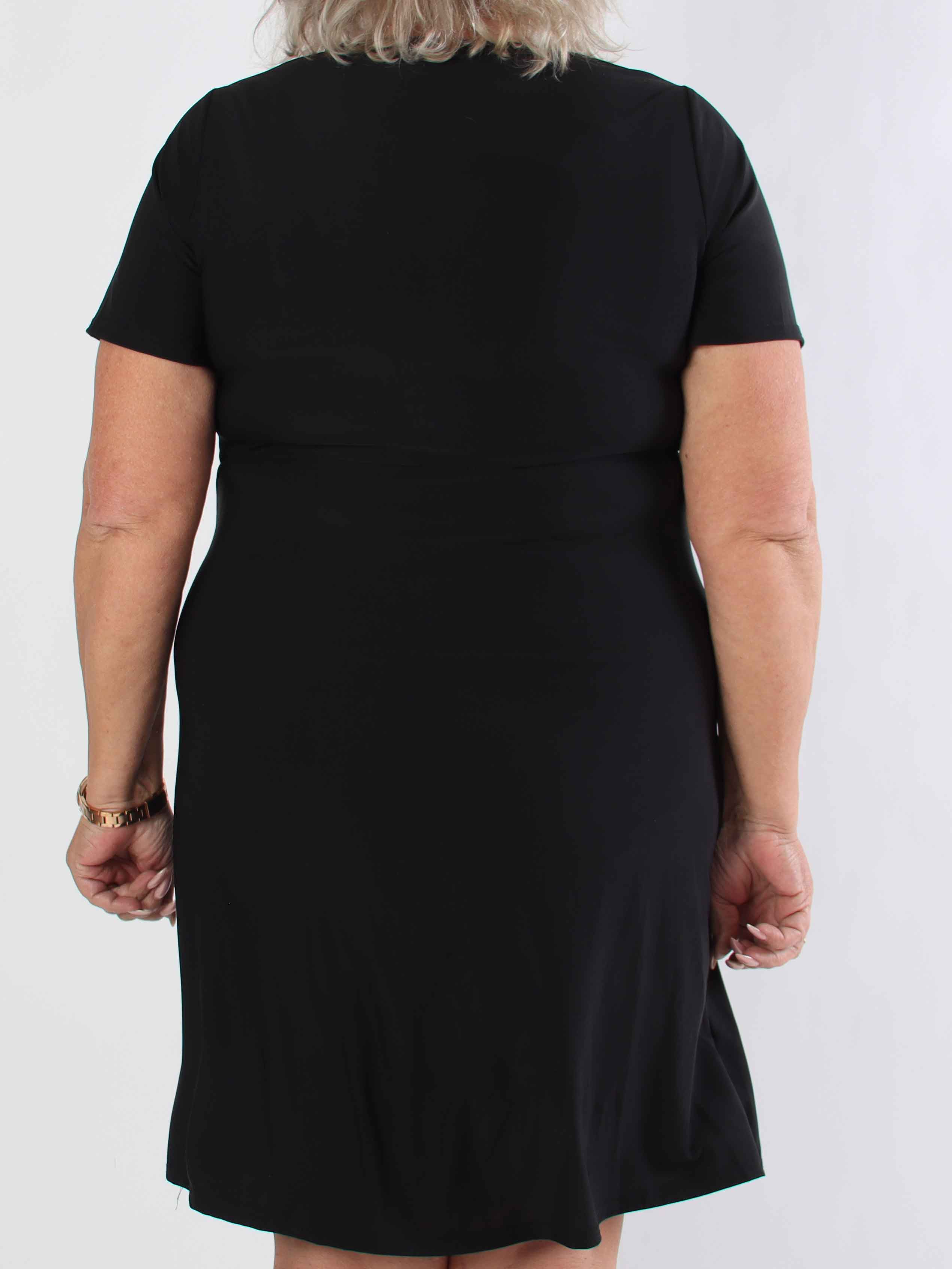 Molly Plain Short - Elastisk plus size kjole med fin knudedetalje foran