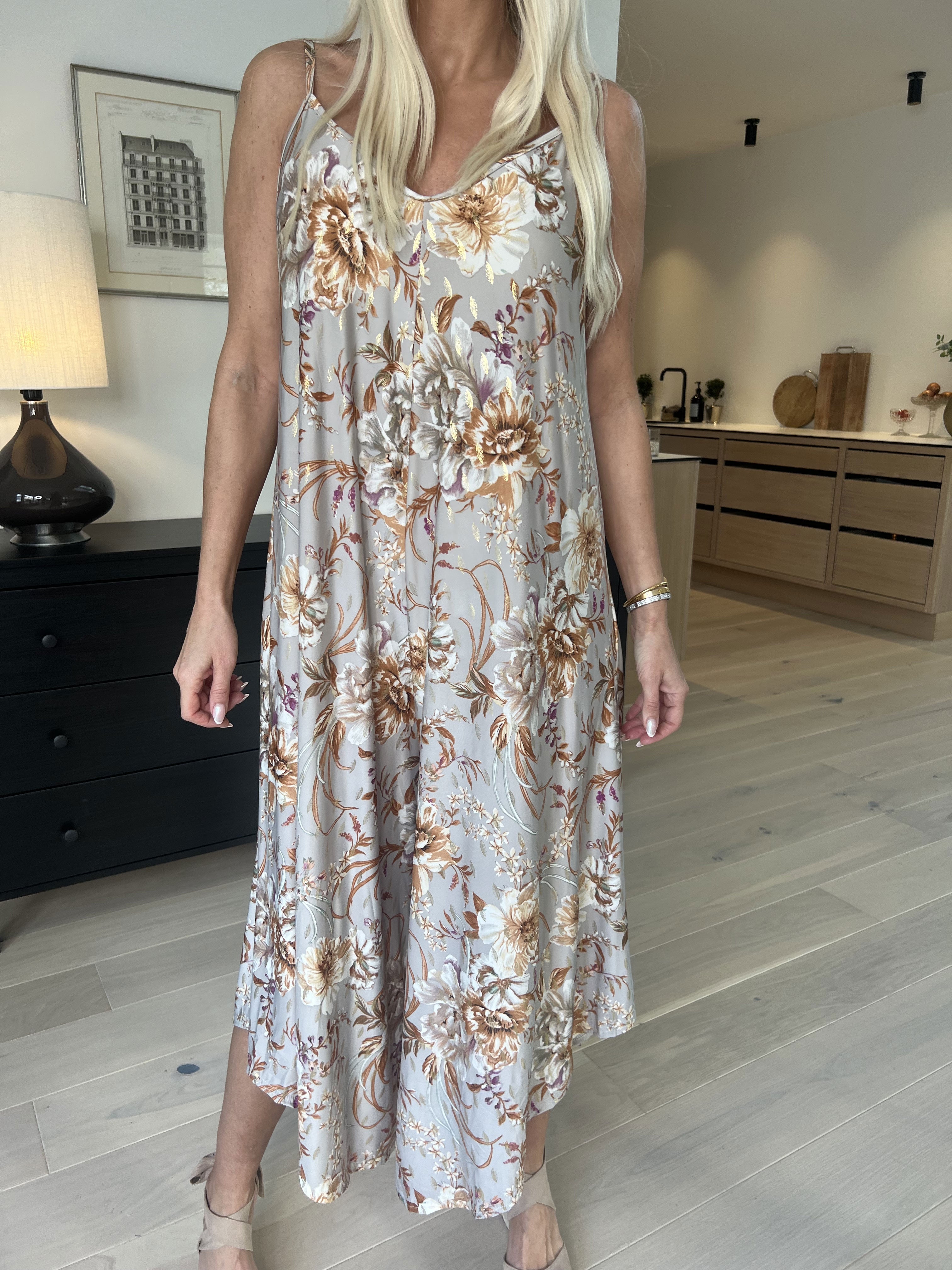 Monique Jumpsuit - Buksedragt i elastisk stof med tynde stropper