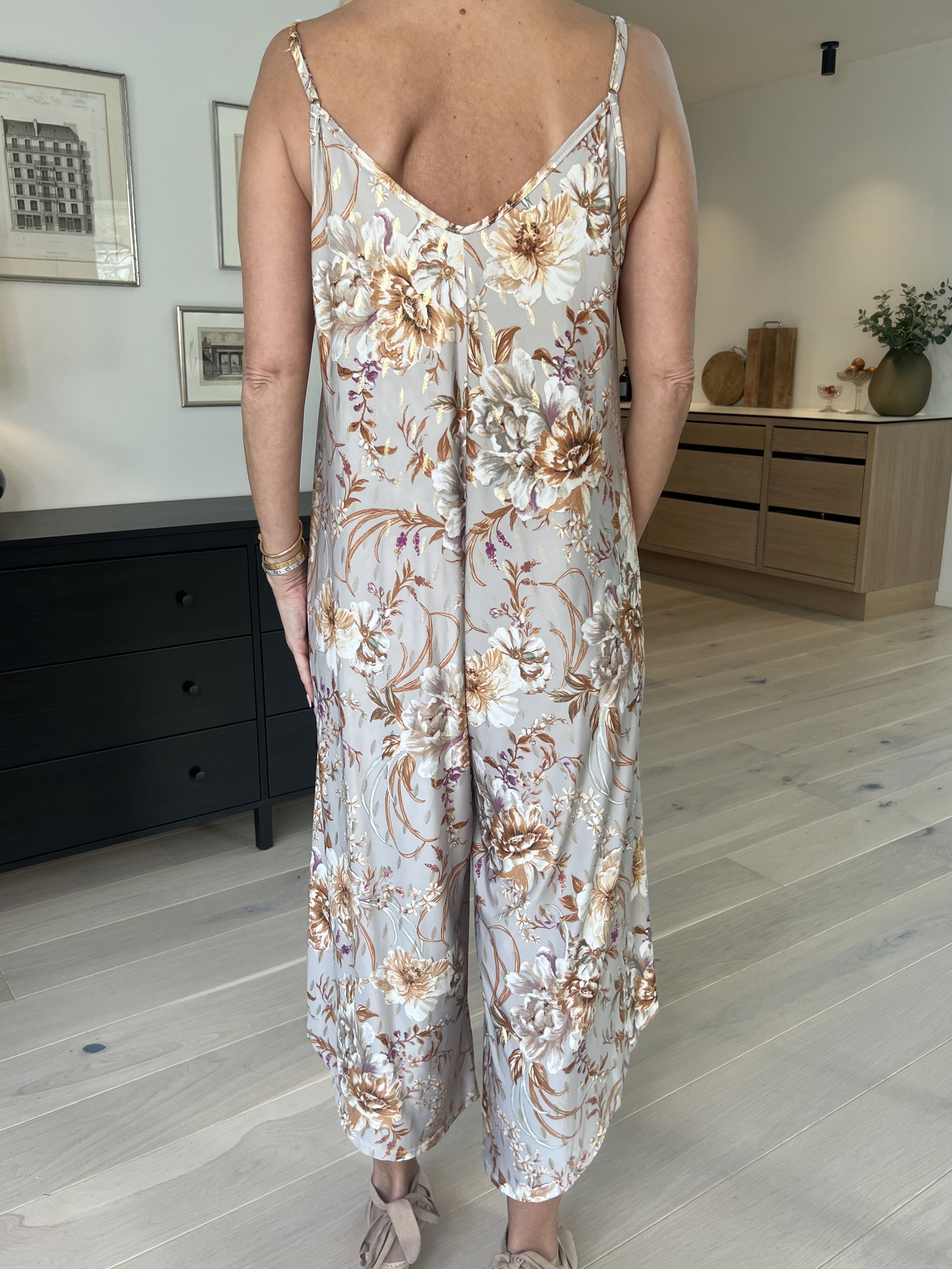 Monique Jumpsuit - Buksedragt i elastisk stof med tynde stropper