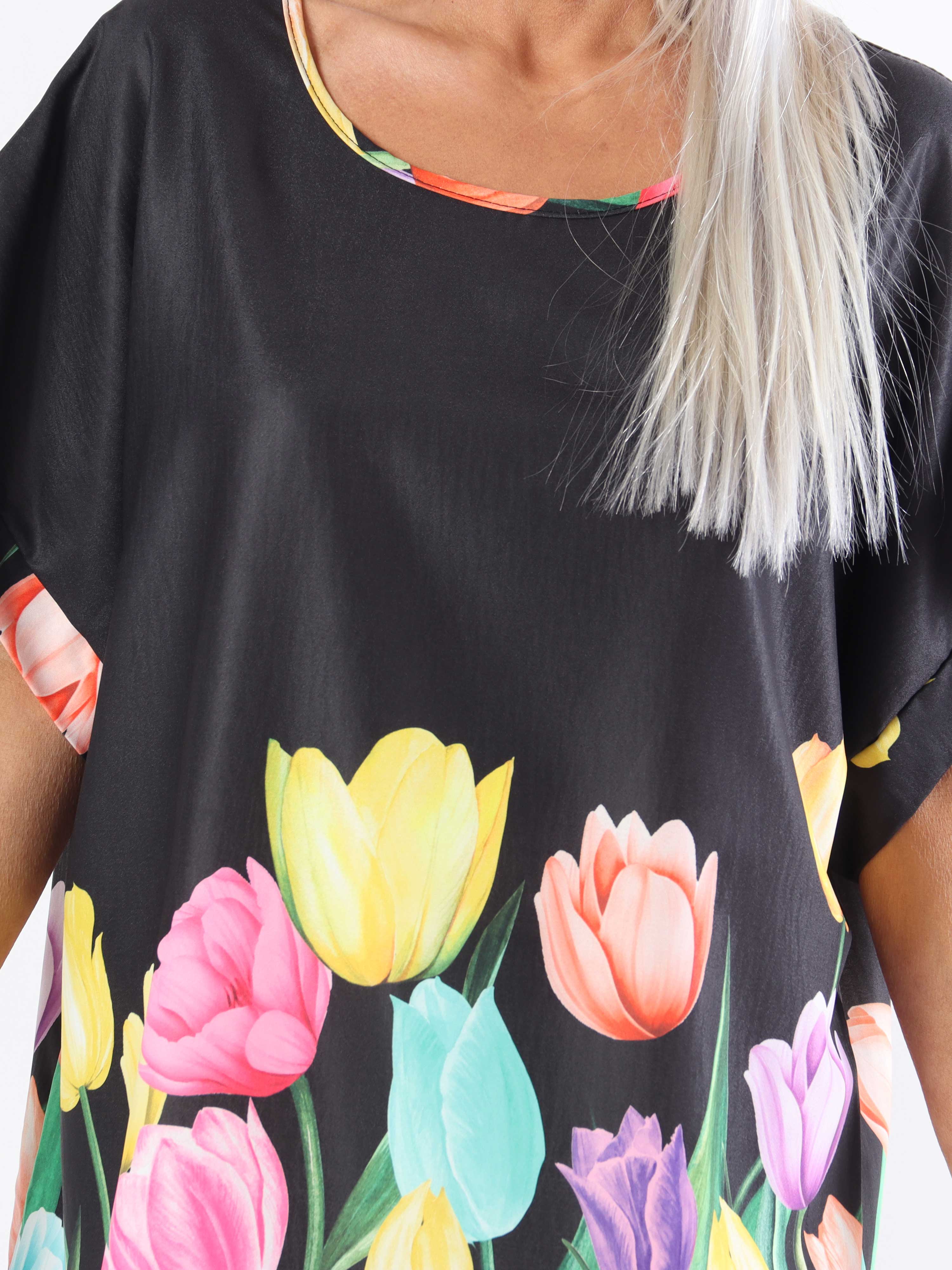 Montana - Plus size bluse med korte ærmer og tulipan motiver