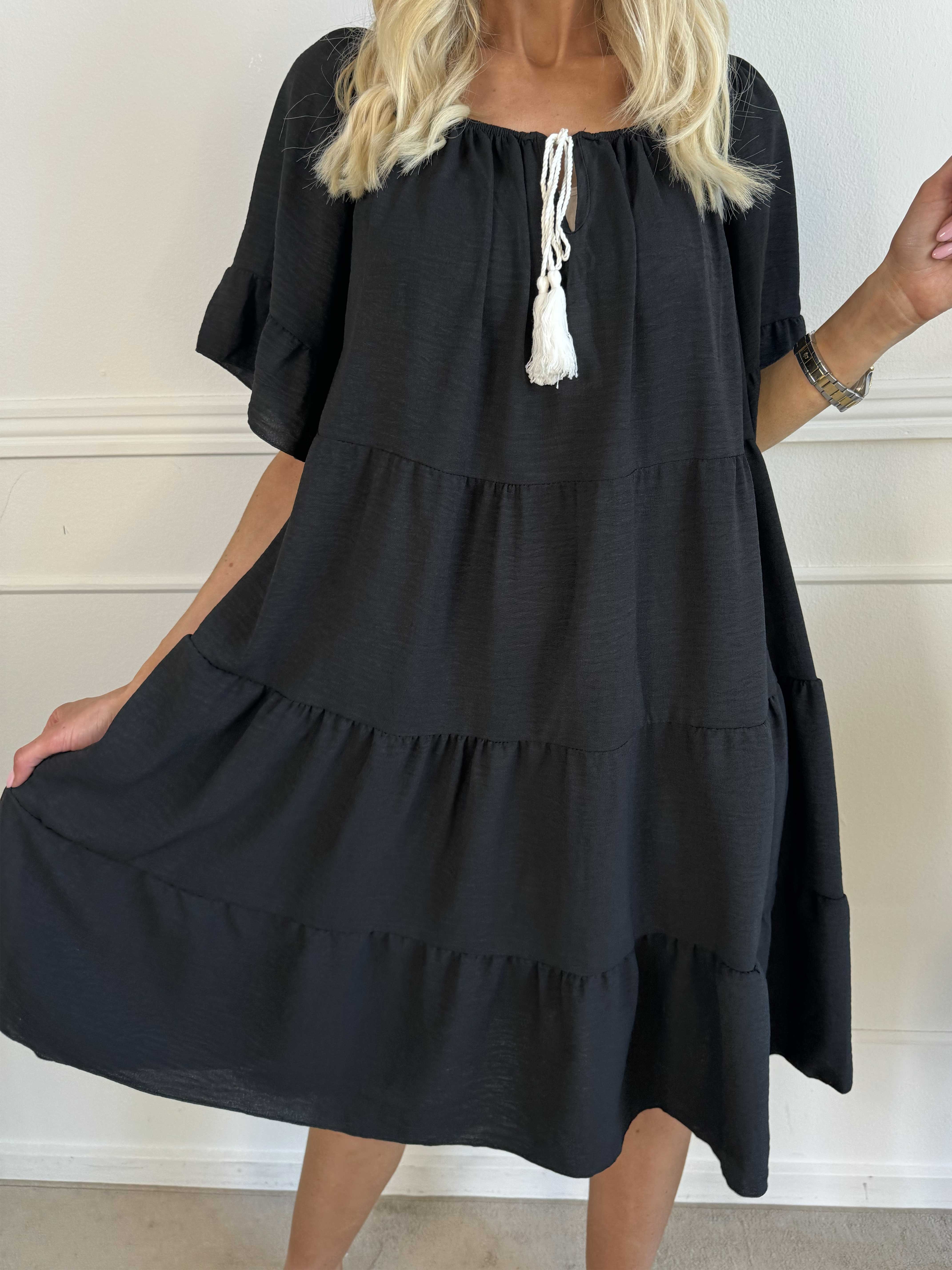 Murcia - Lag på lag kjole i viskose med elastik i udskæringen