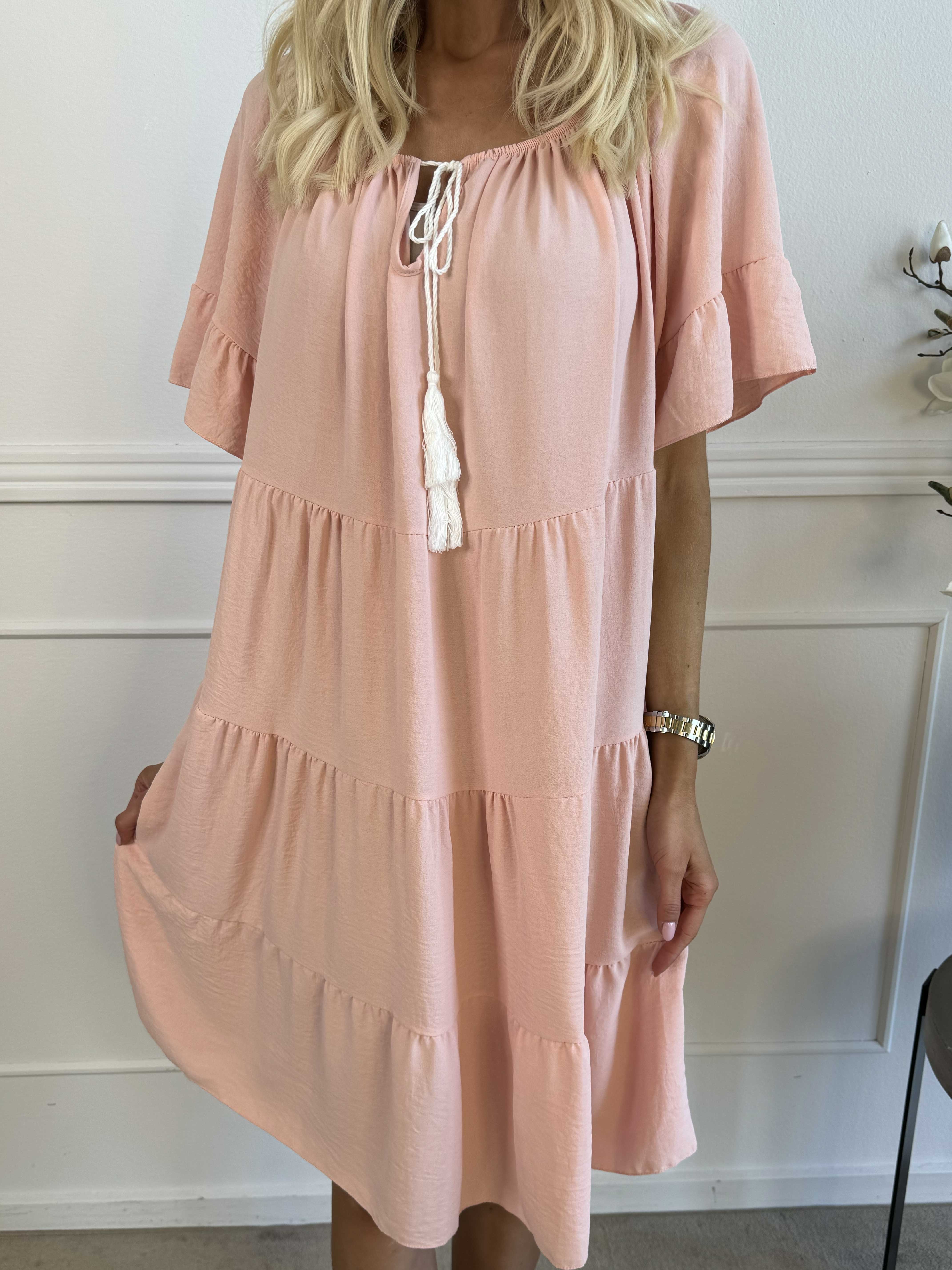 Murcia - Lag på lag kjole i viskose med elastik i udskæringen