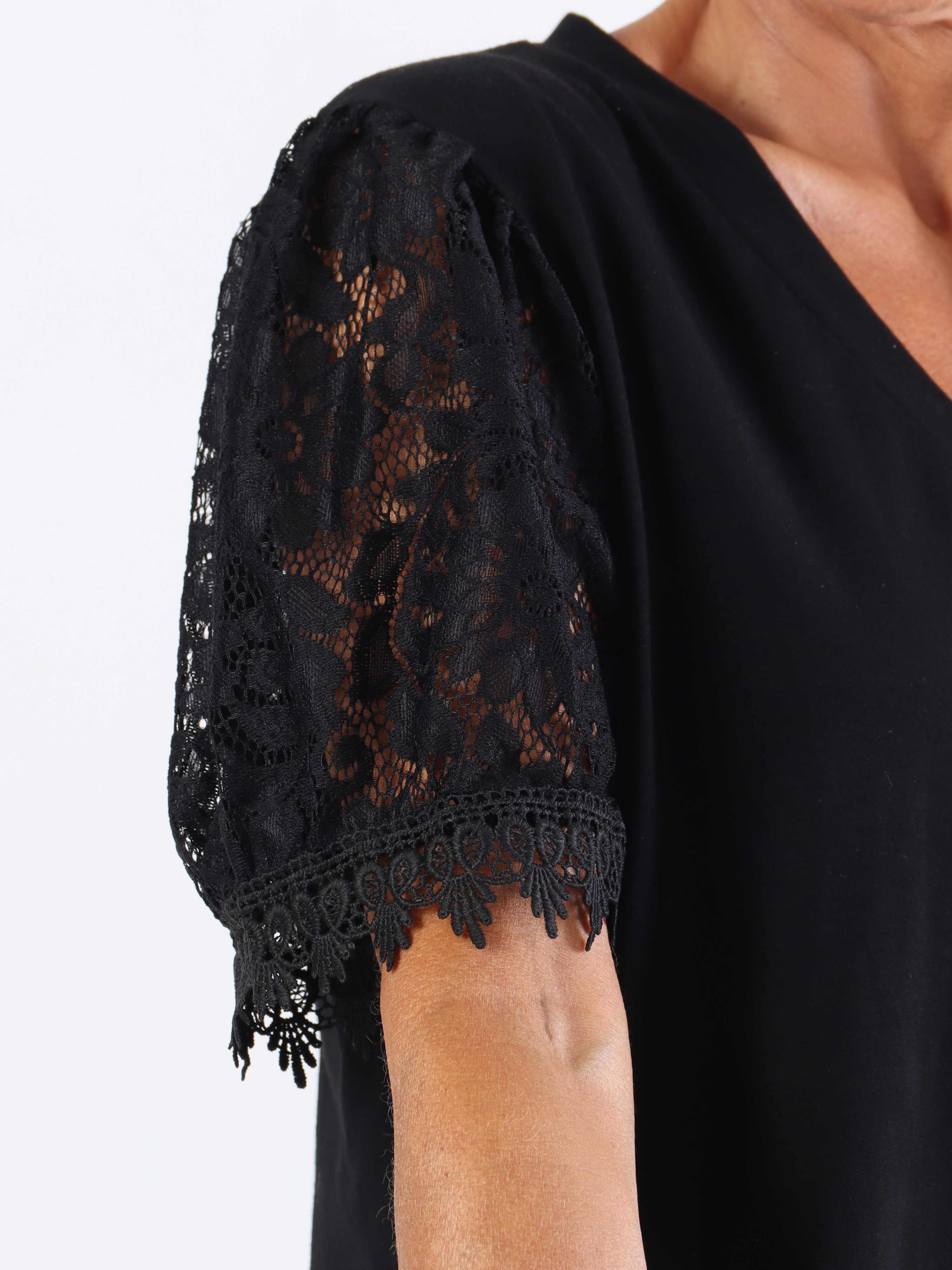 Nadine - Plus size t-shirt med blondeærmer