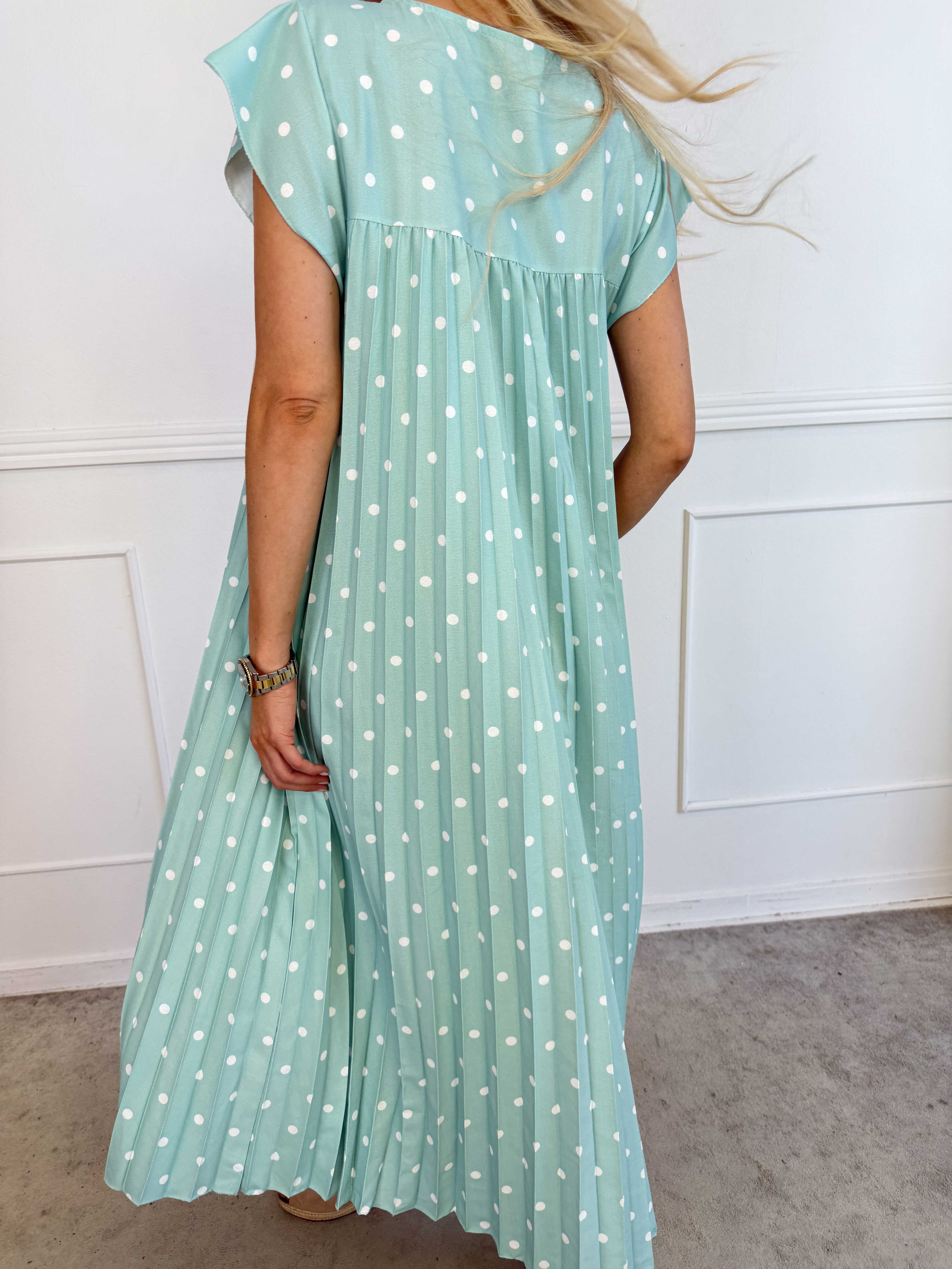 Nancy Dot - Lang plisseret kjole med prikker og lommer