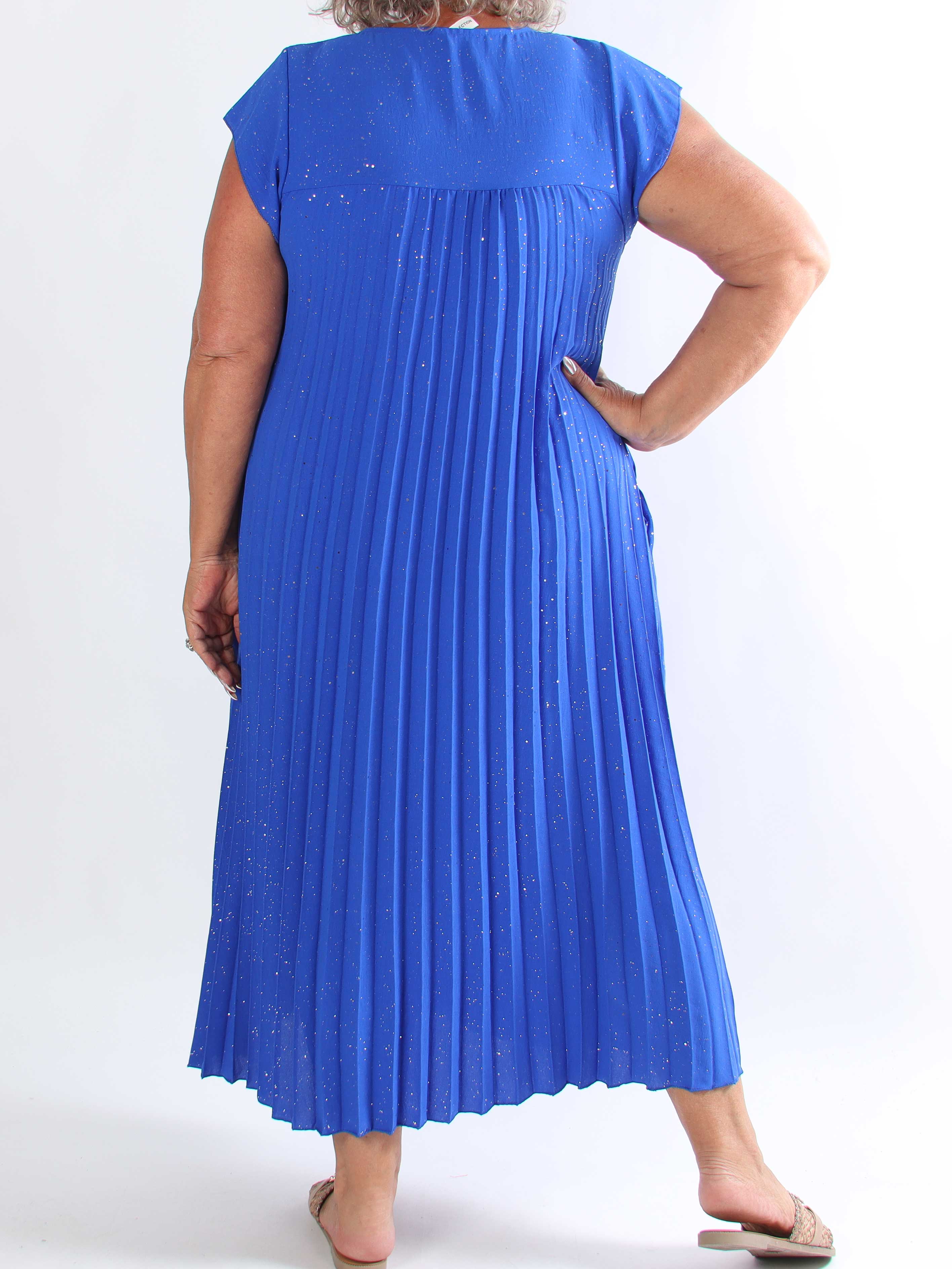 Nancy Glitter - Lang plus size kjole med plisseringer og lommer
