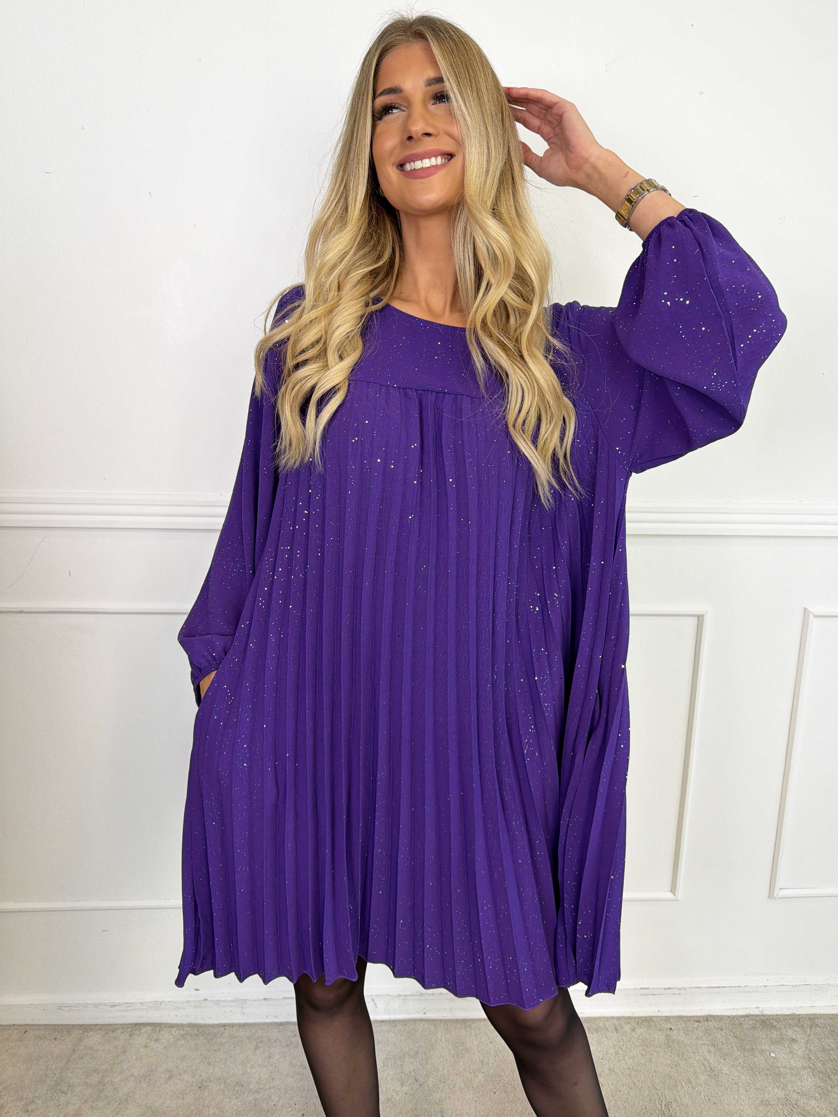 Nancy Glitter Short L/S - Plisseret kjole med lommer og glimmer