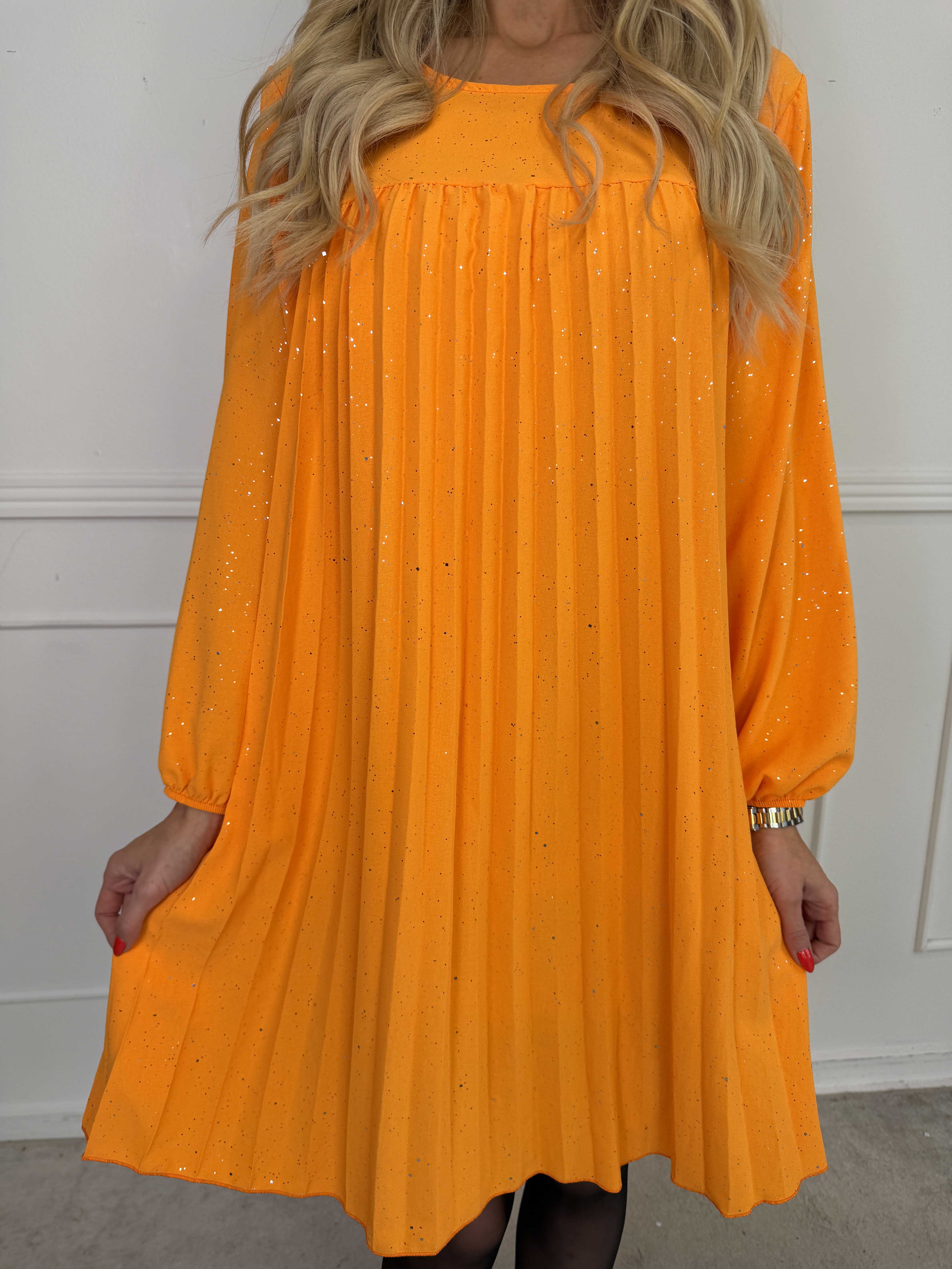 Nancy Glitter Short L/S - Plisseret kjole med lommer og glimmer