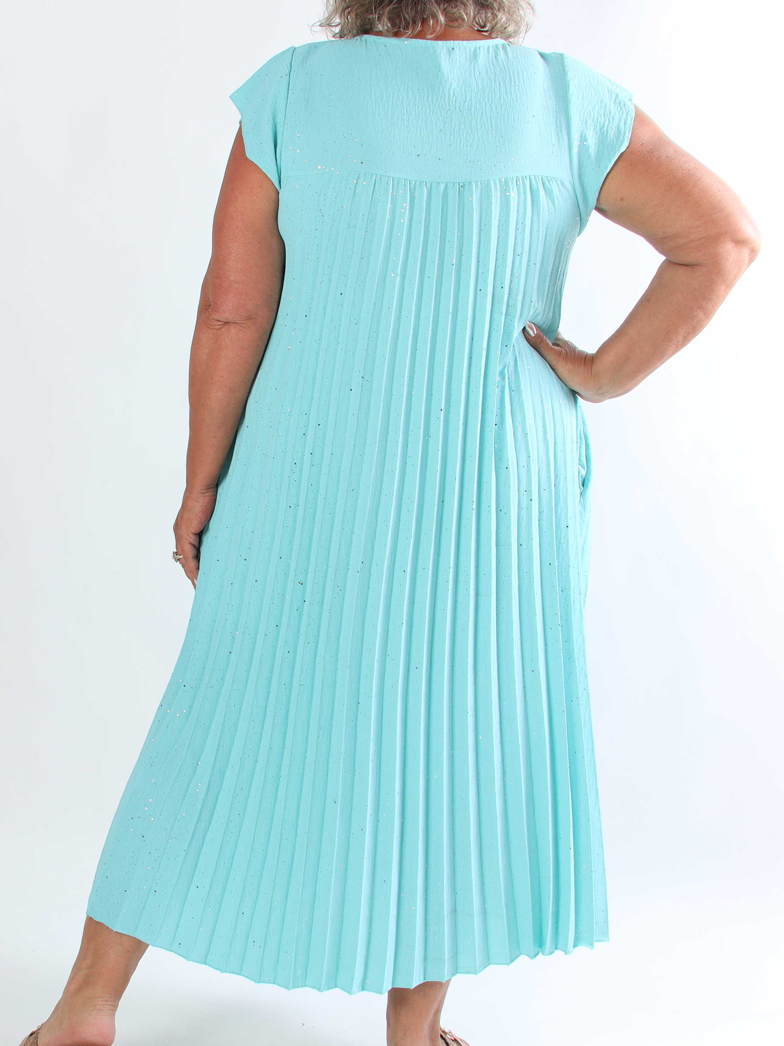 Nancy Glitter - Lang plus size kjole med plisseringer og lommer