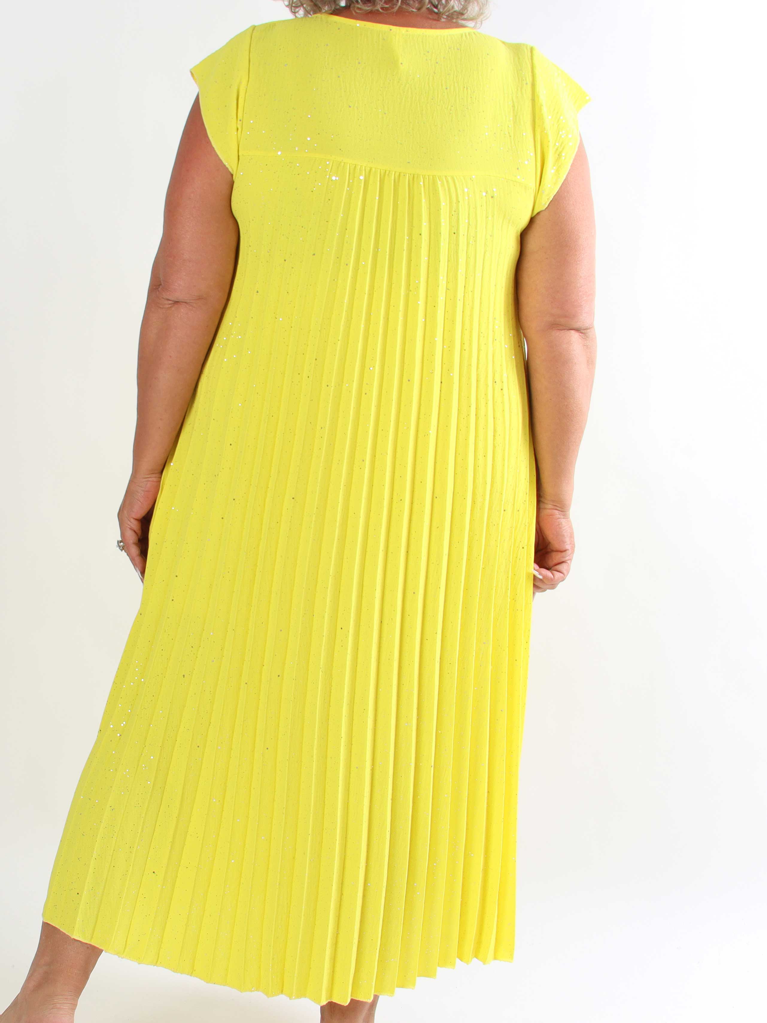Nancy Glitter - Lang plus size kjole med plisseringer og lommer