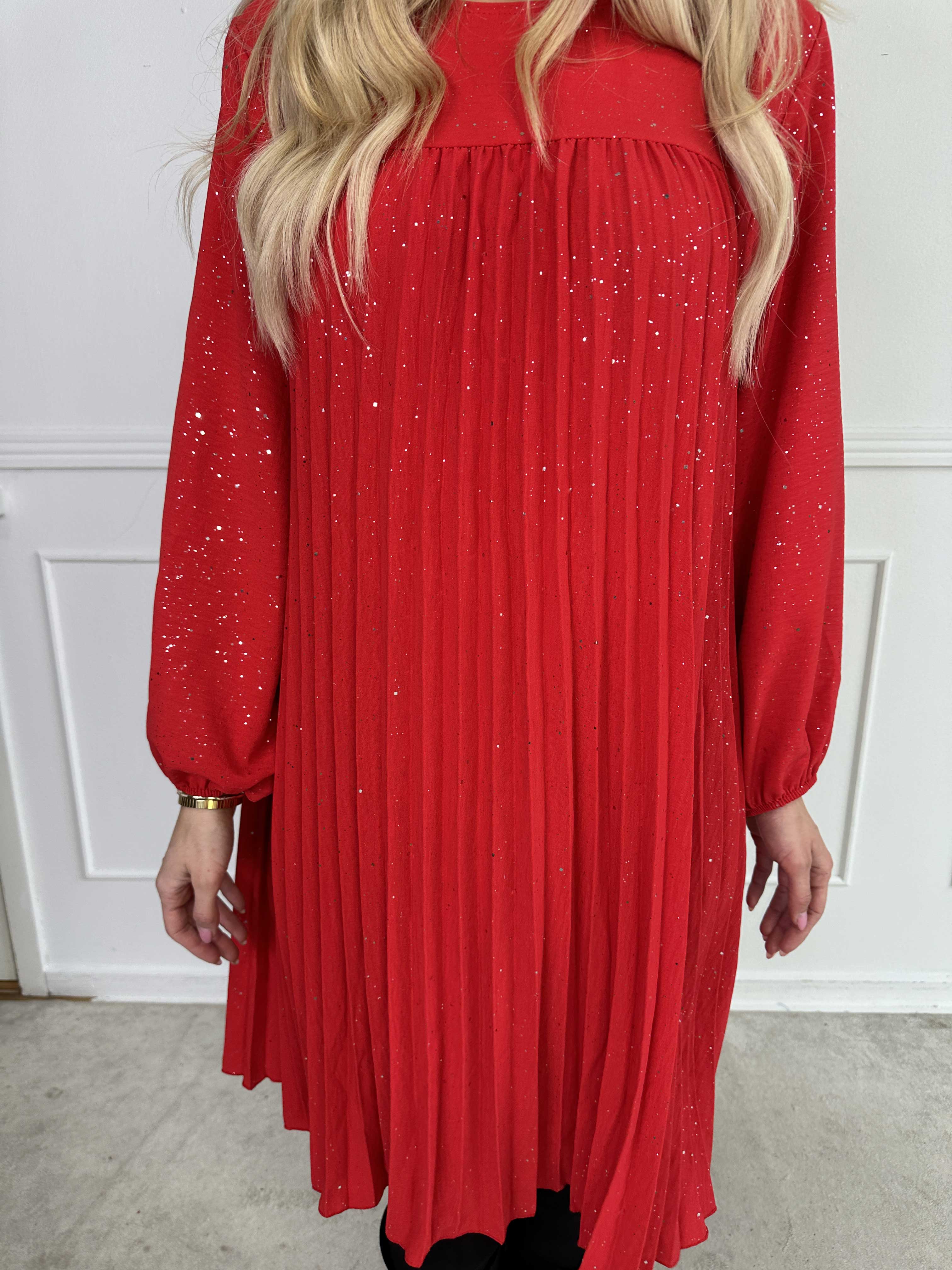 Nancy Glitter Short L/S - Plisseret kjole med lommer og glimmer