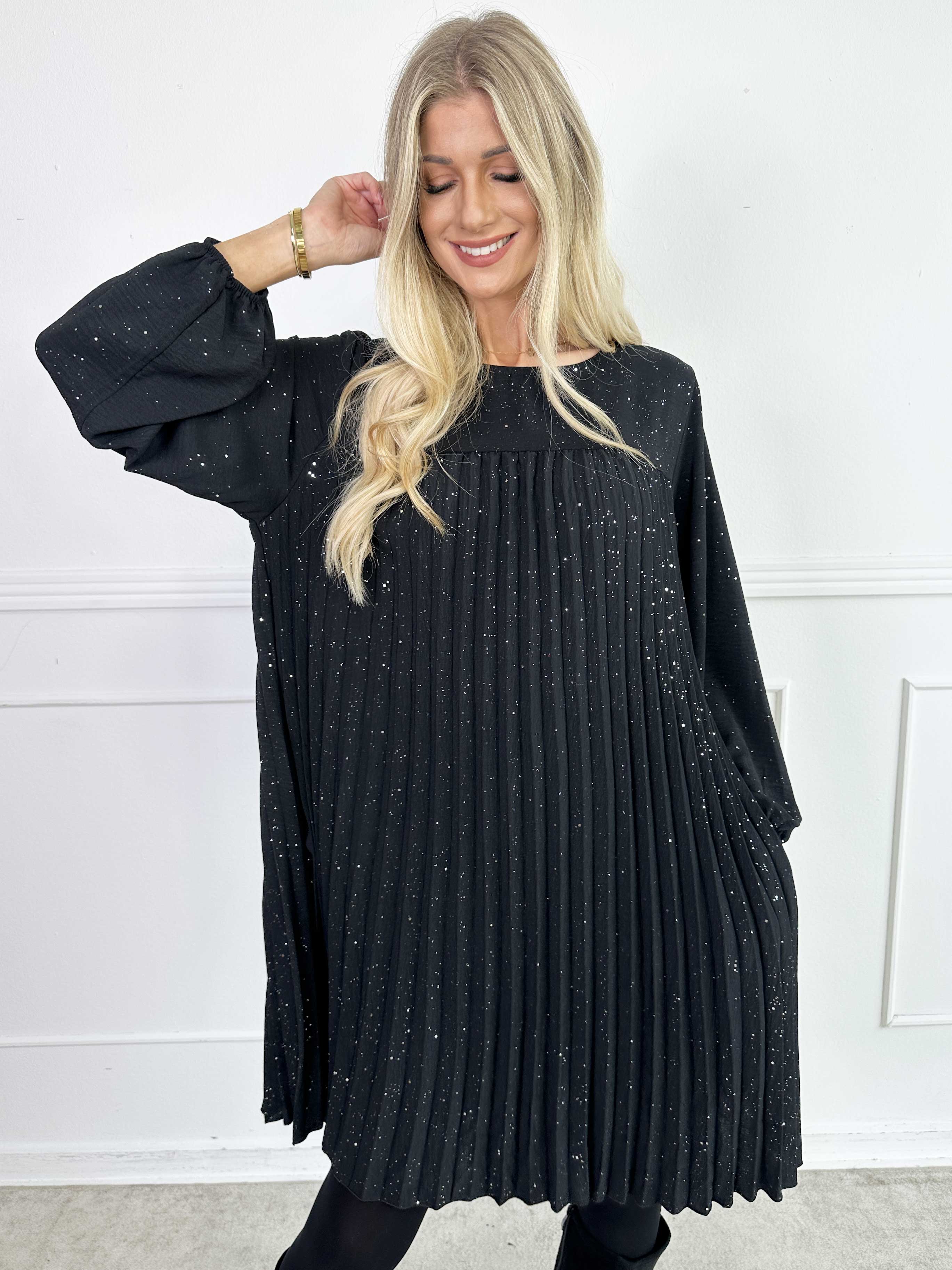 Nancy Glitter Short L/S - Plisseret kjole med lommer og glimmer